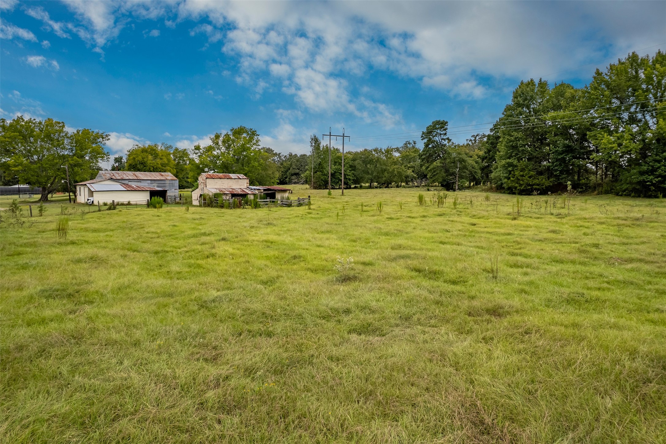 3015 E US Highway 80