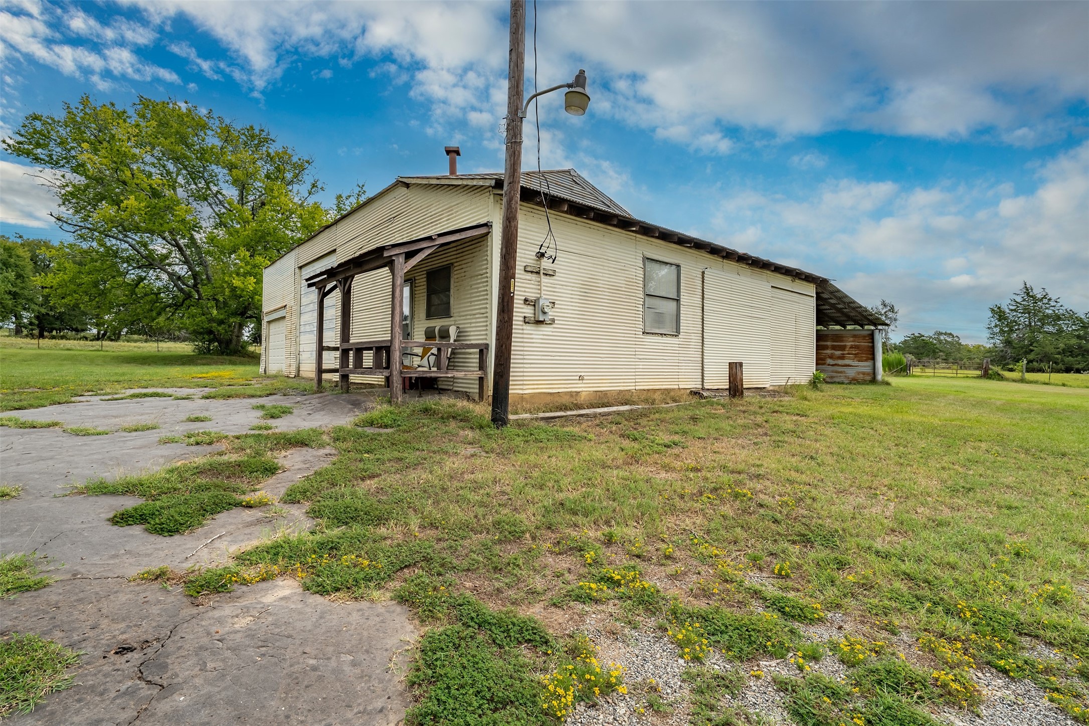 3015 E US Highway 80