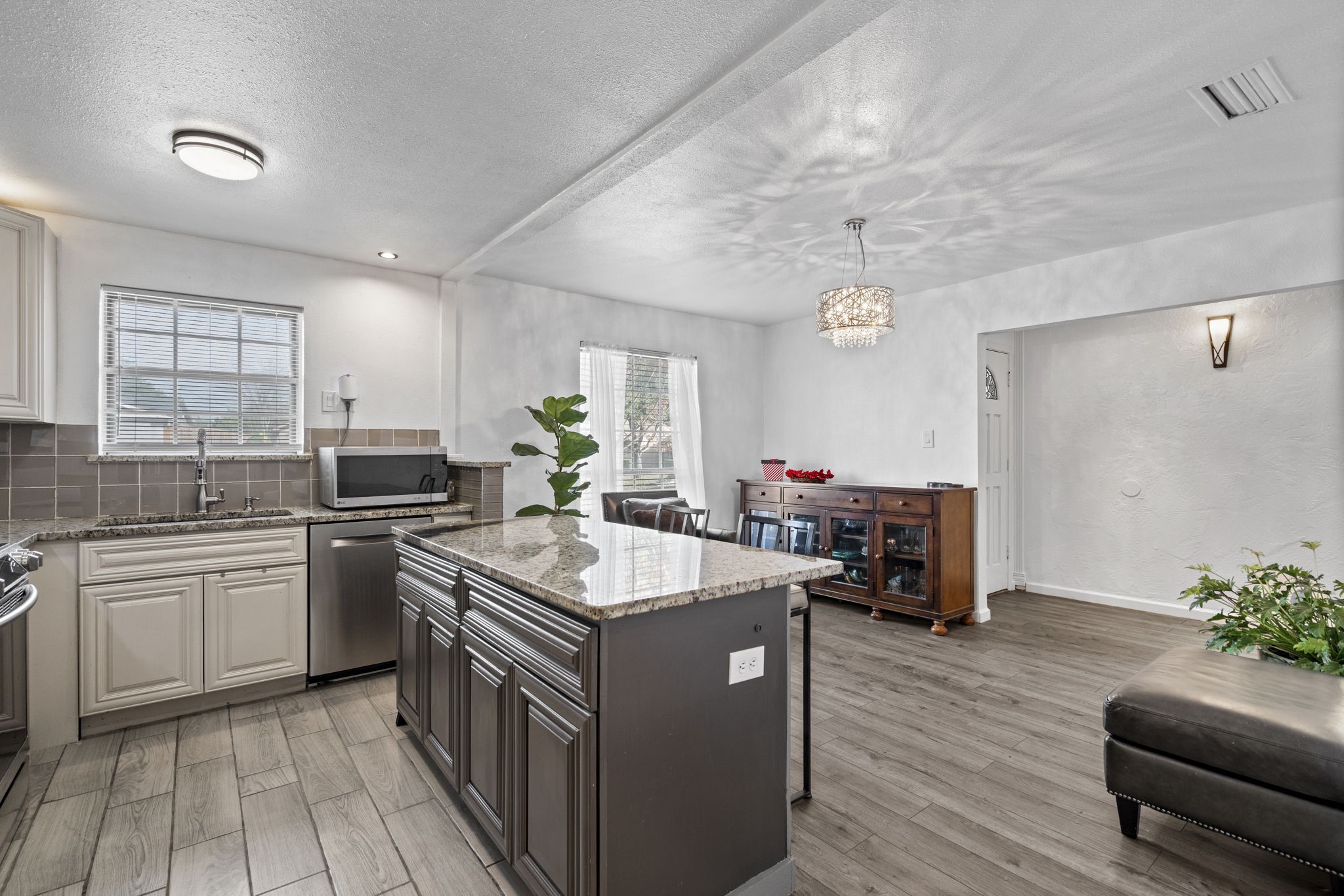 2706 Meadow Bluff Lane