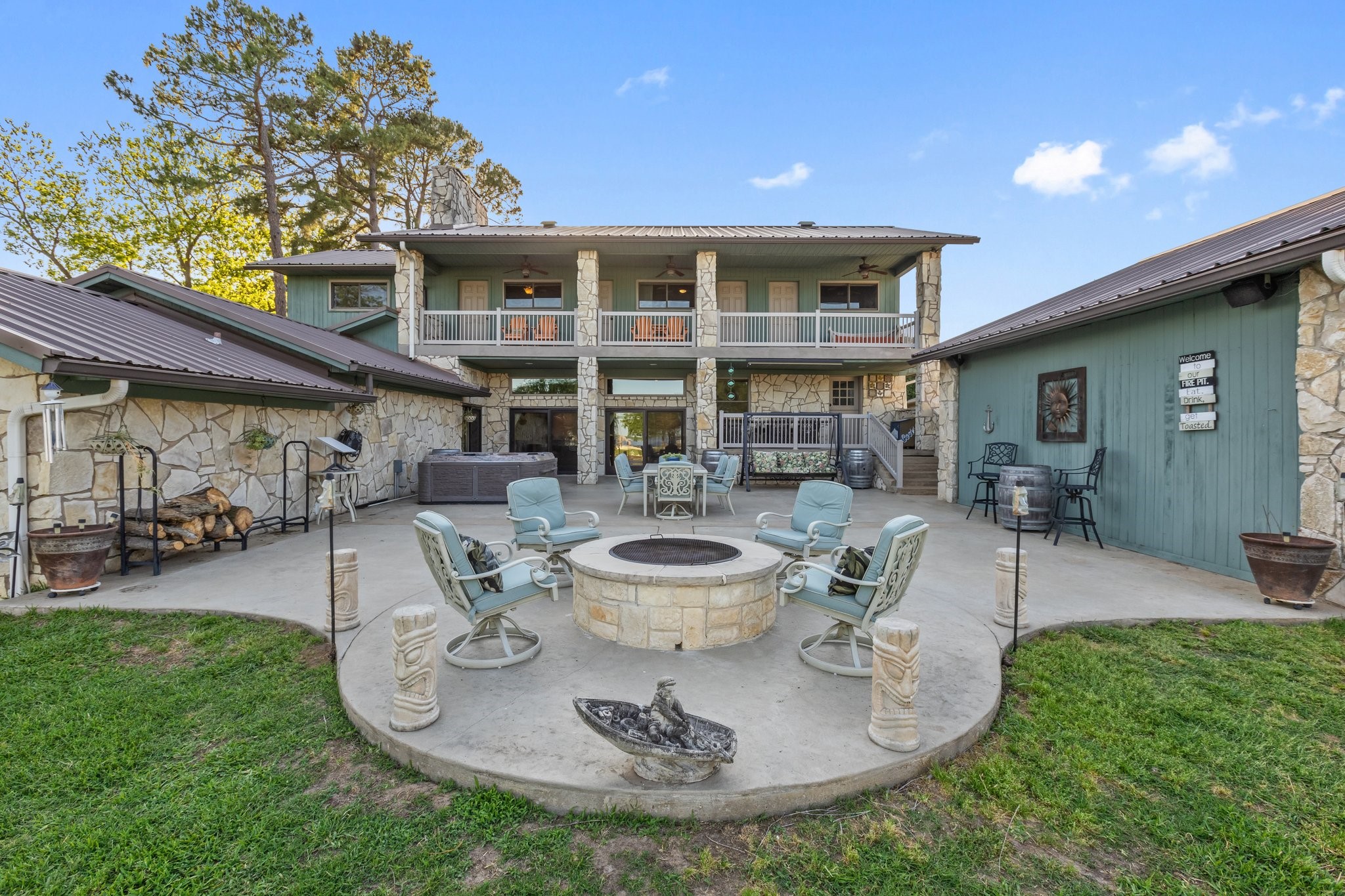 1035 Holiday Circle