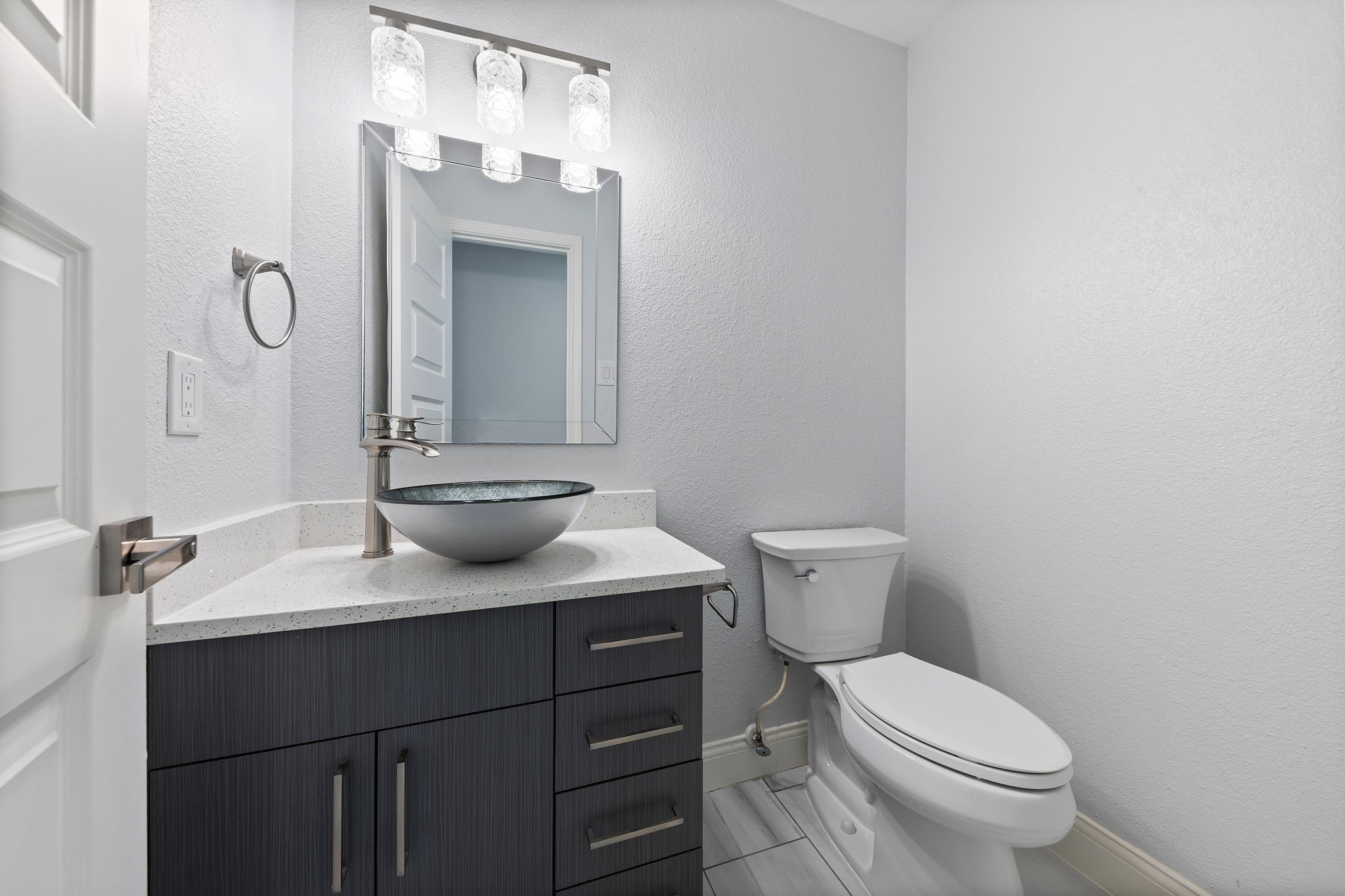 14909 Hillcrest Road