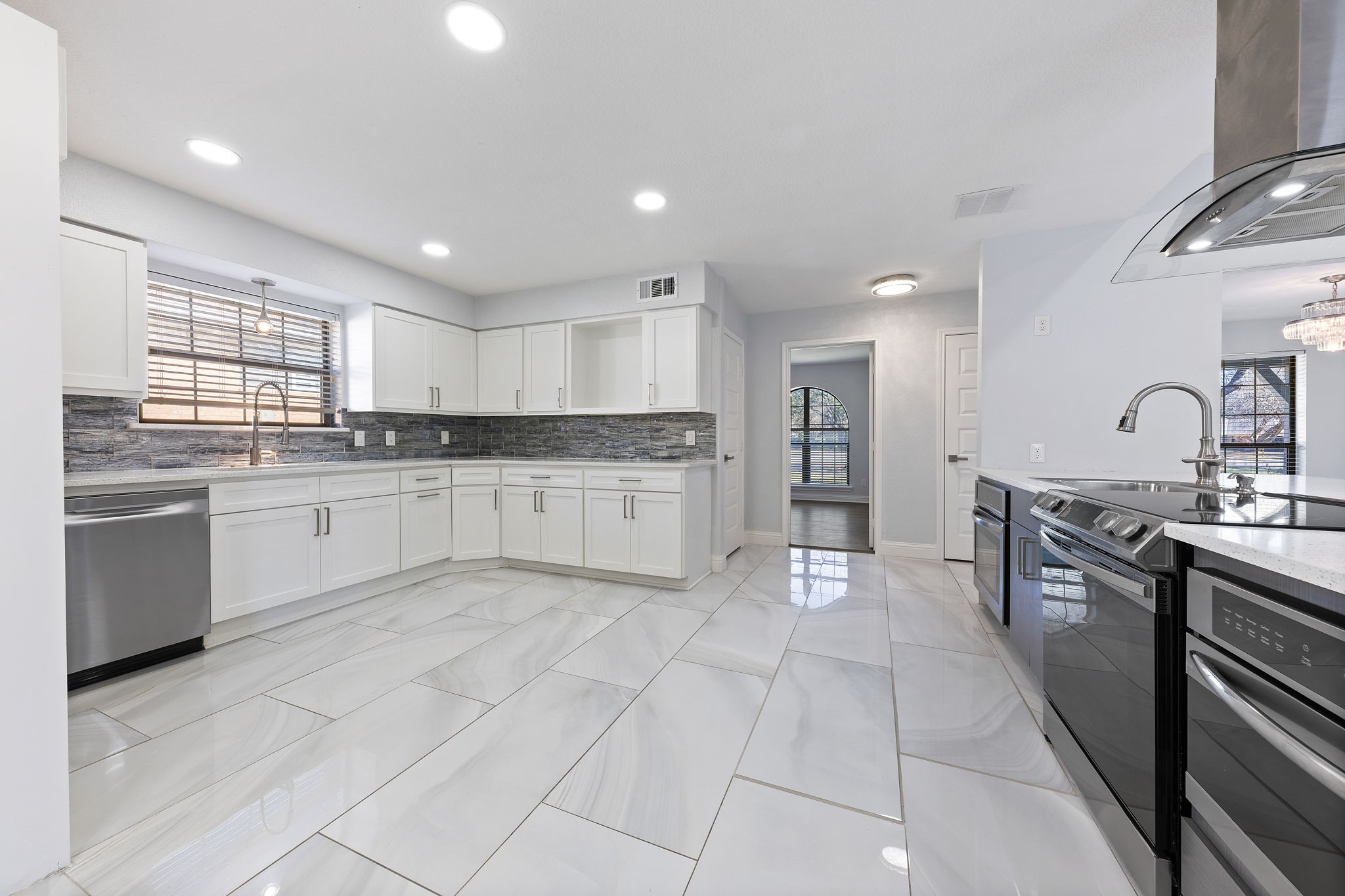 14909 Hillcrest Road