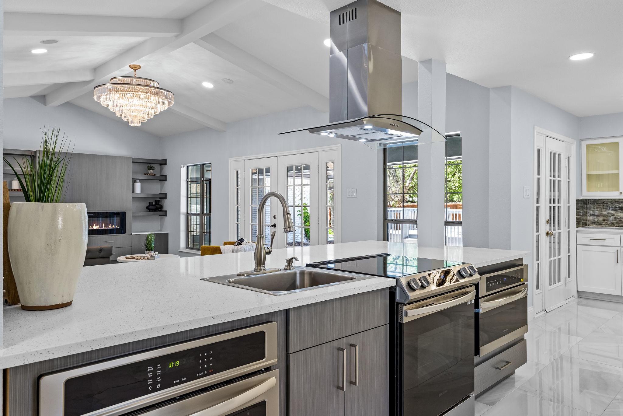 14909 Hillcrest Road