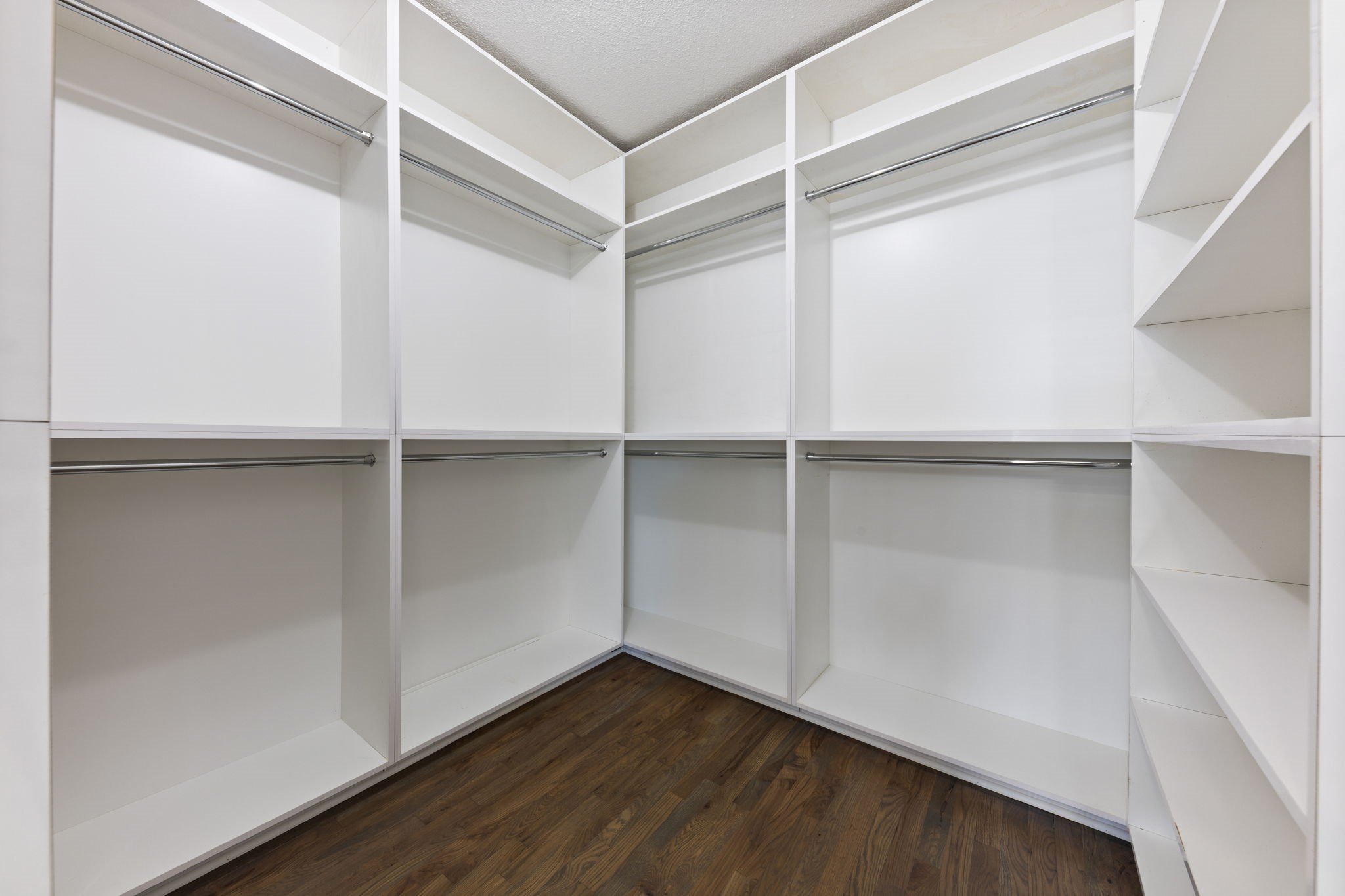 14909 Hillcrest Road