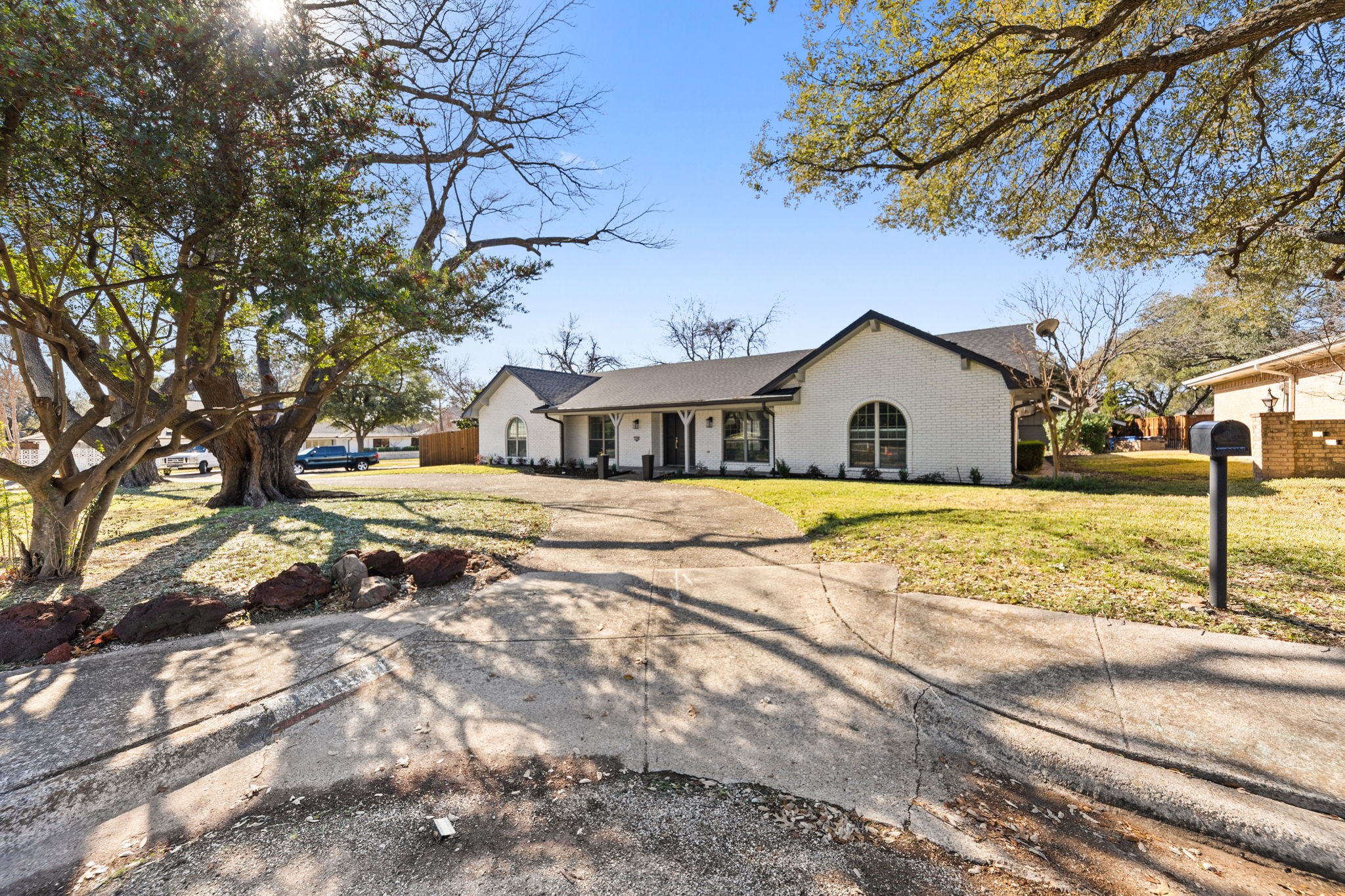 14909 Hillcrest Road