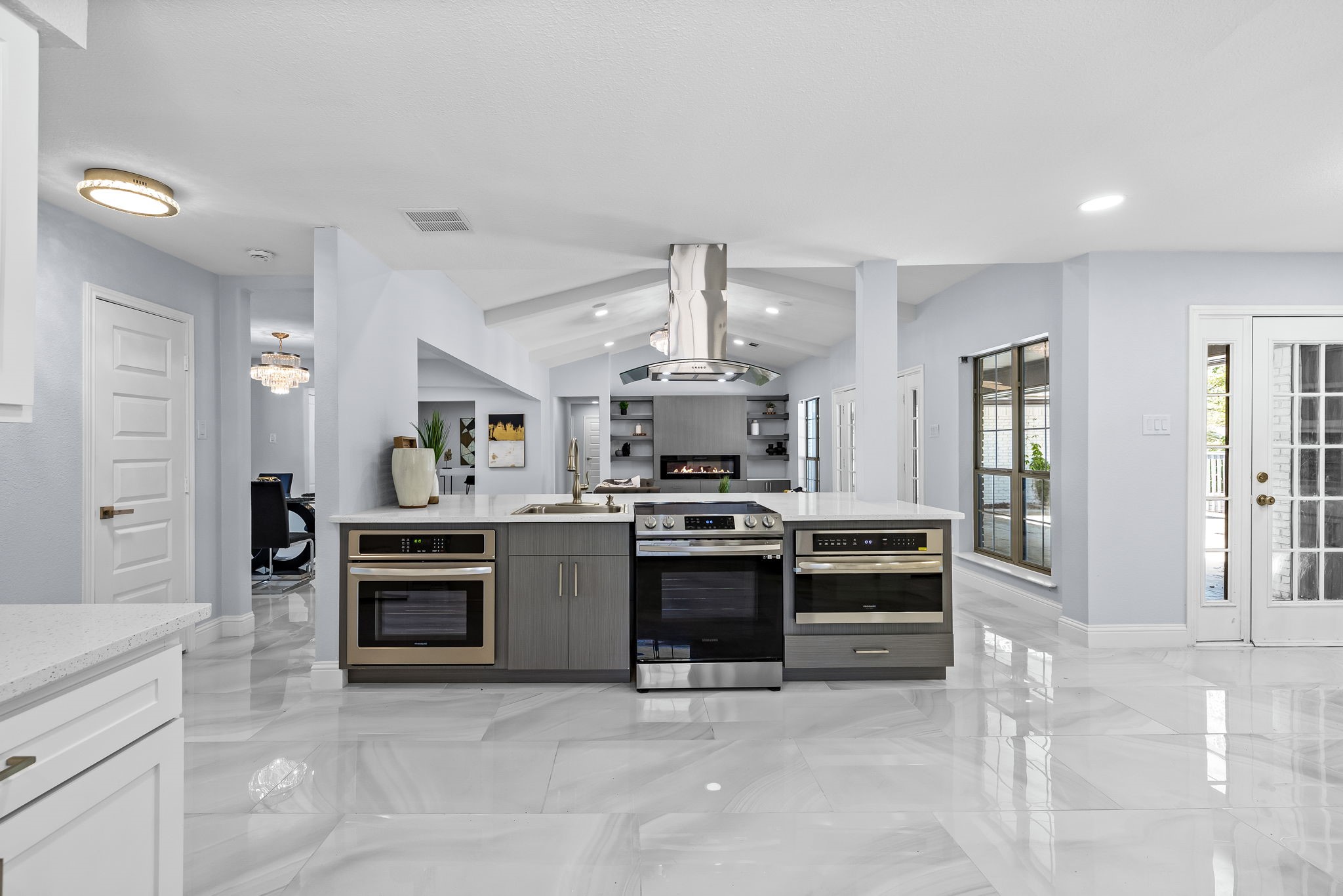 14909 Hillcrest Road