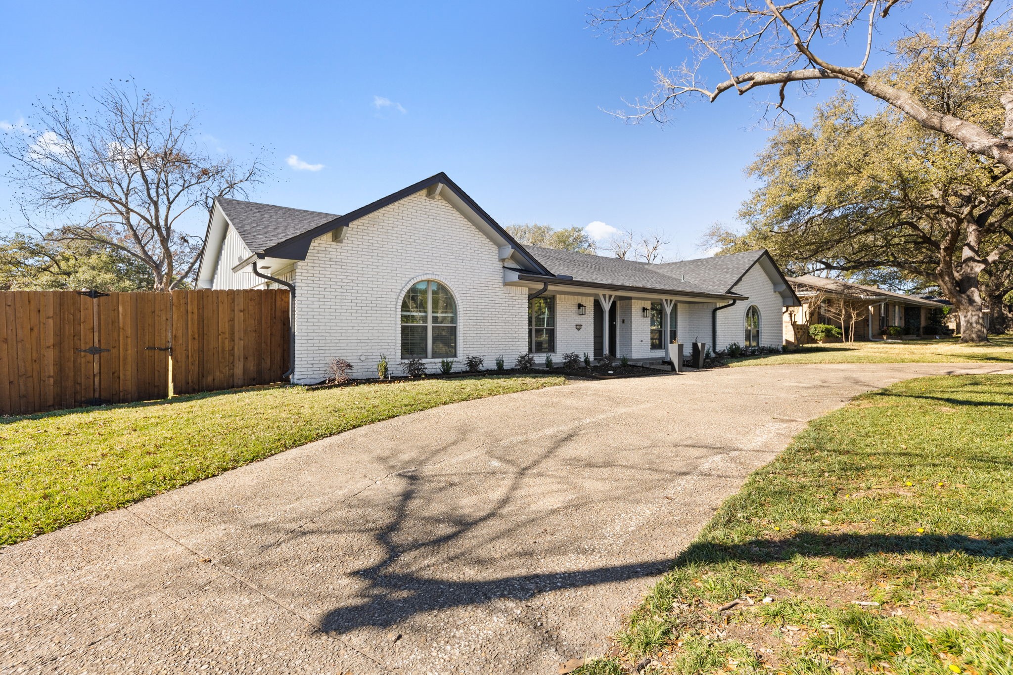 14909 Hillcrest Road