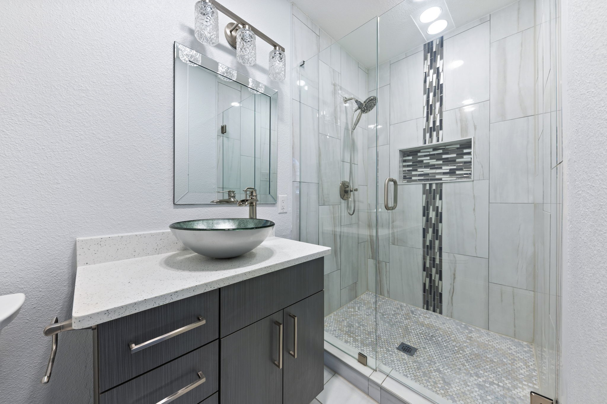 14909 Hillcrest Road