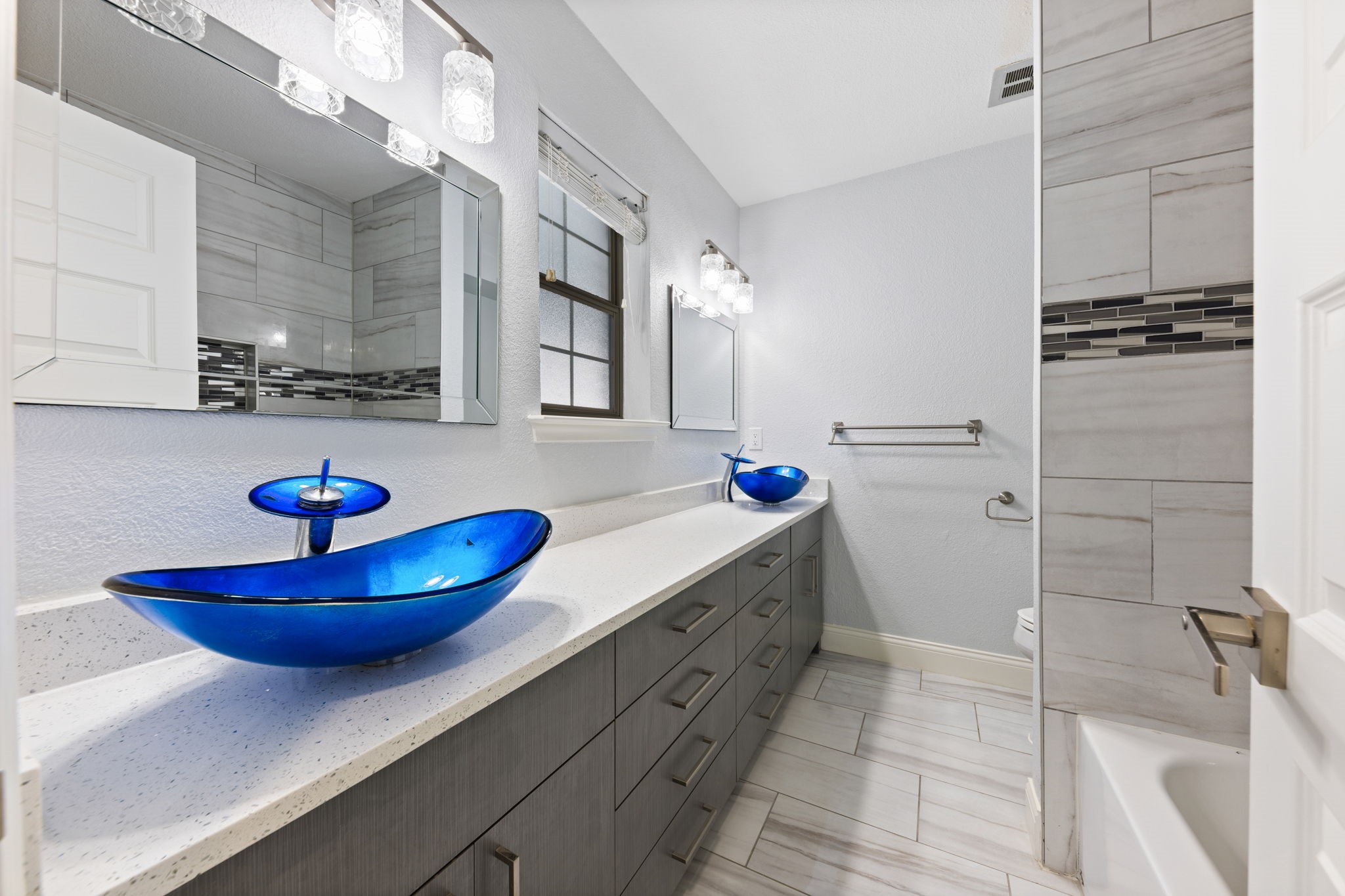 14909 Hillcrest Road