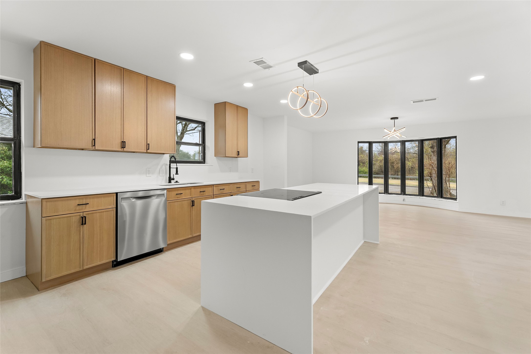 328 E Pleasant Road