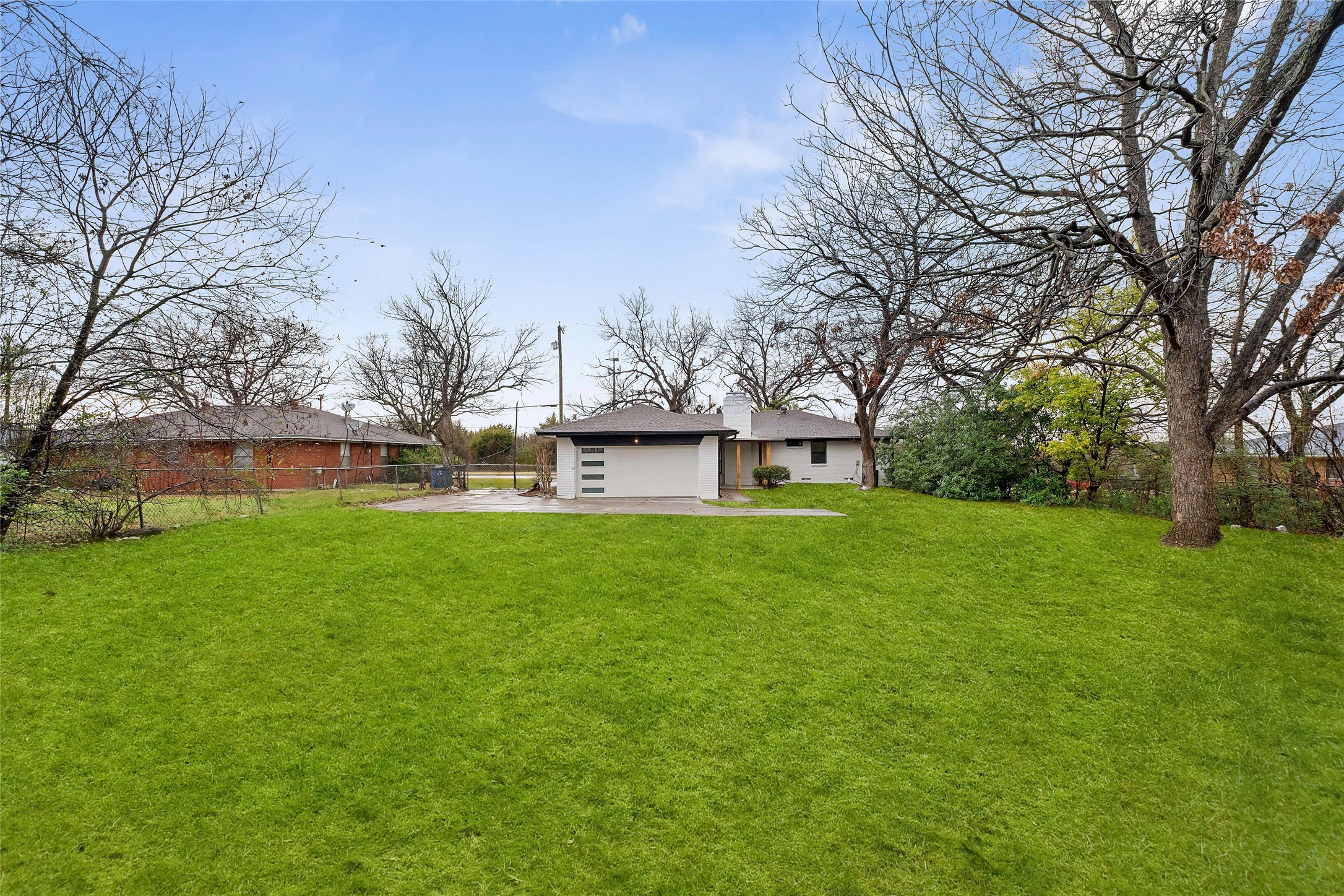 328 E Pleasant Road