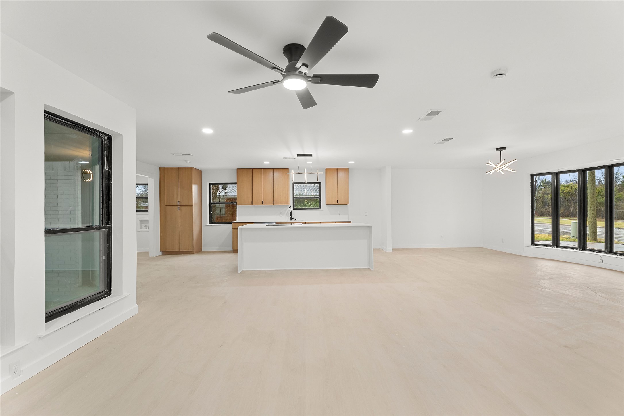328 E Pleasant Road