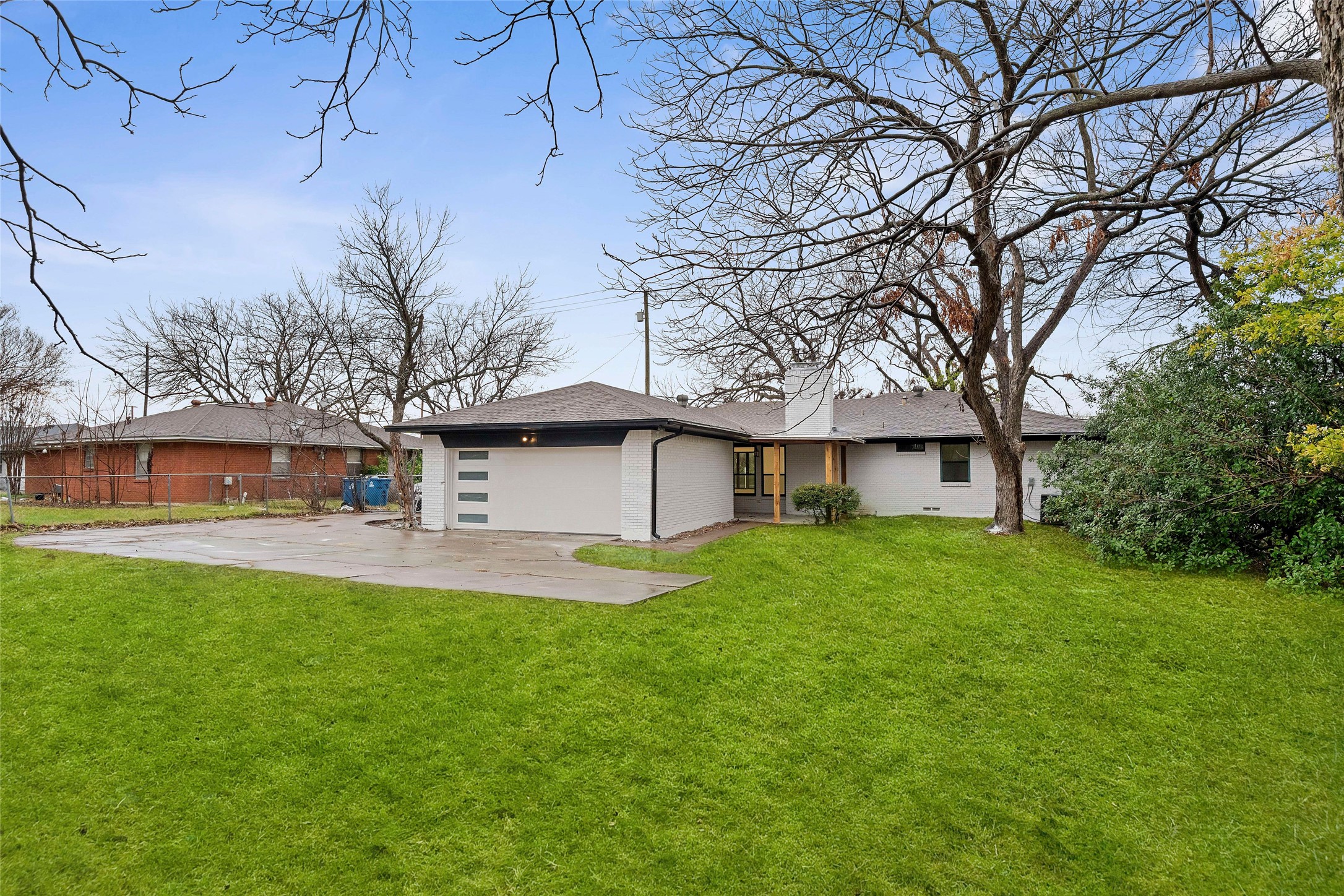 328 E Pleasant Road