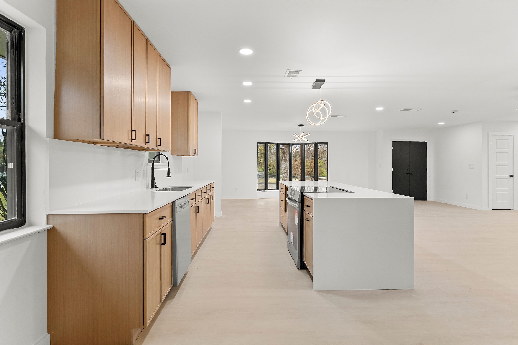 328 E Pleasant Road