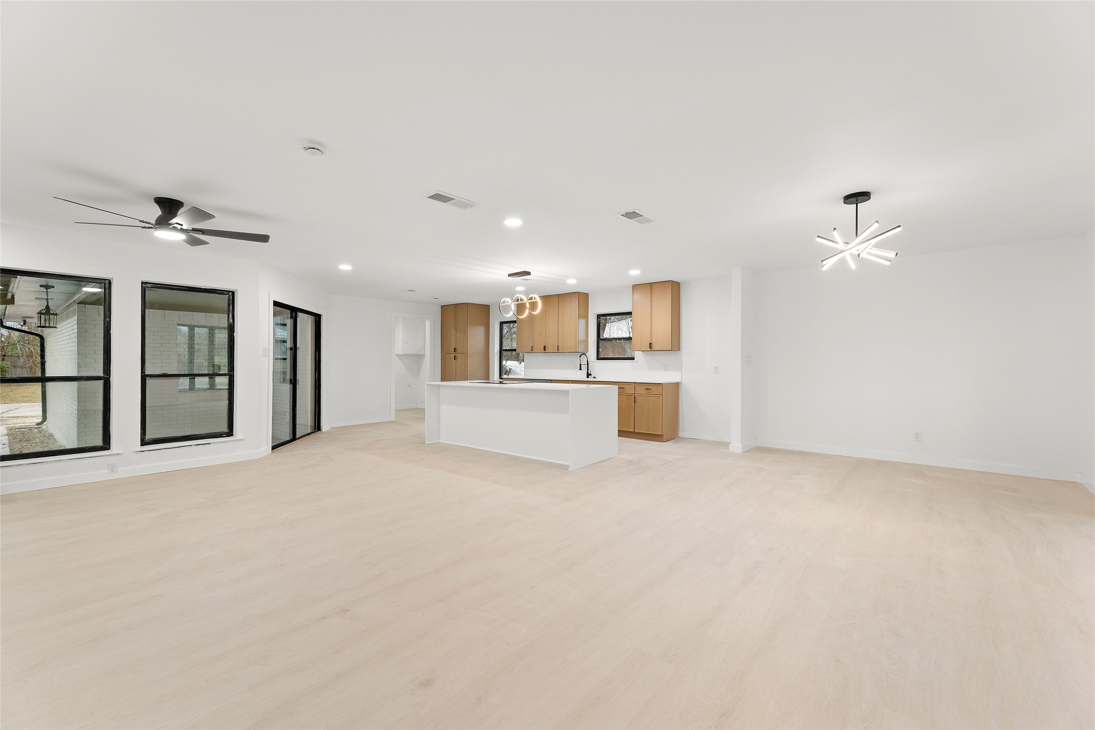 328 E Pleasant Road