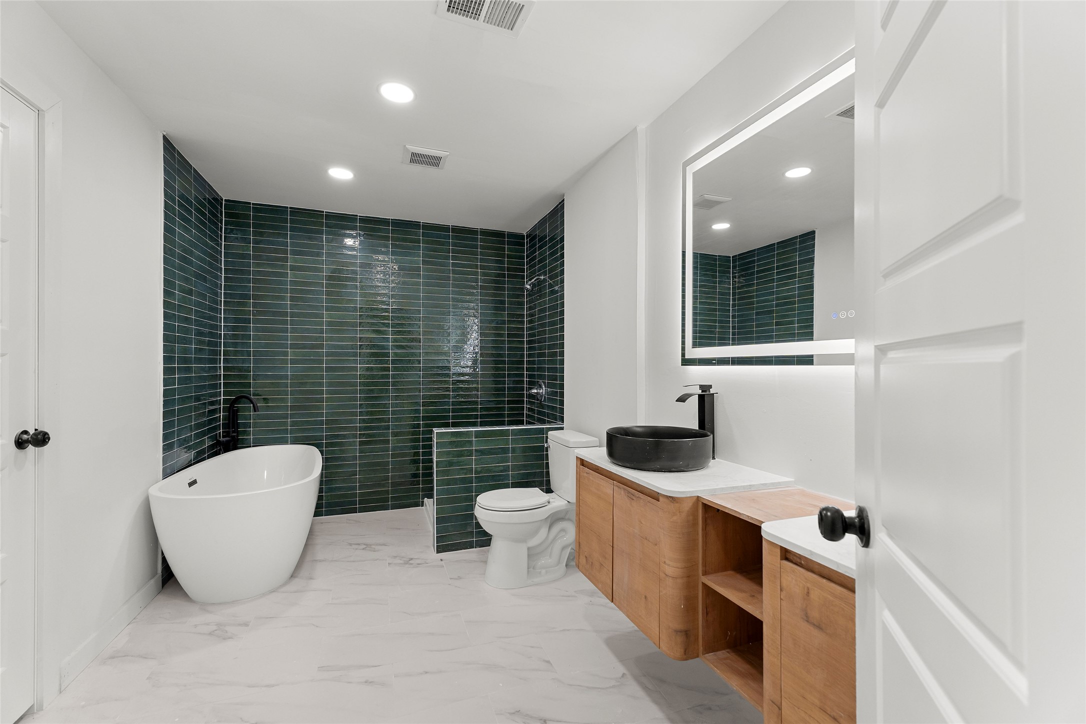 328 E Pleasant Road