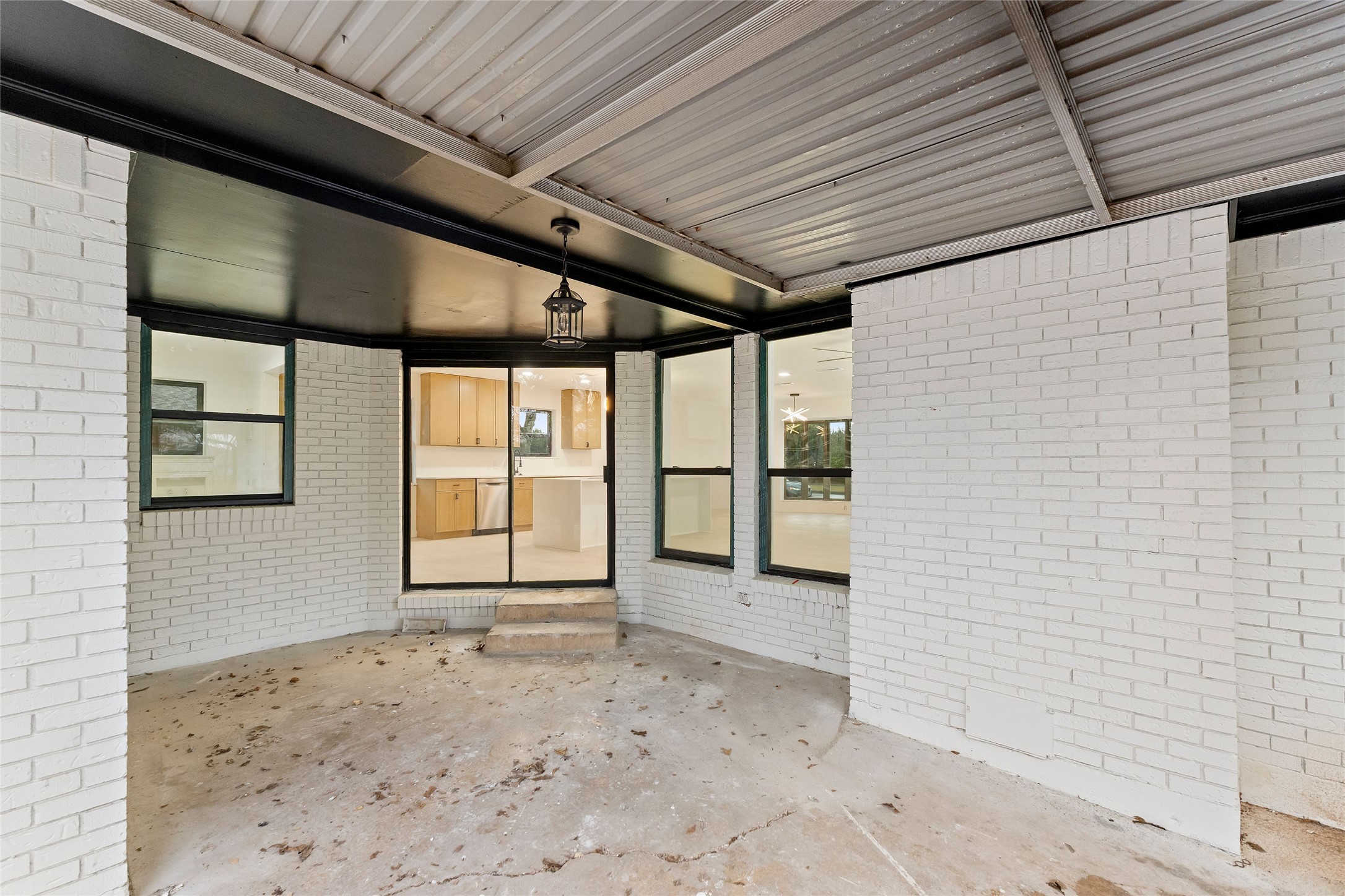 328 E Pleasant Road