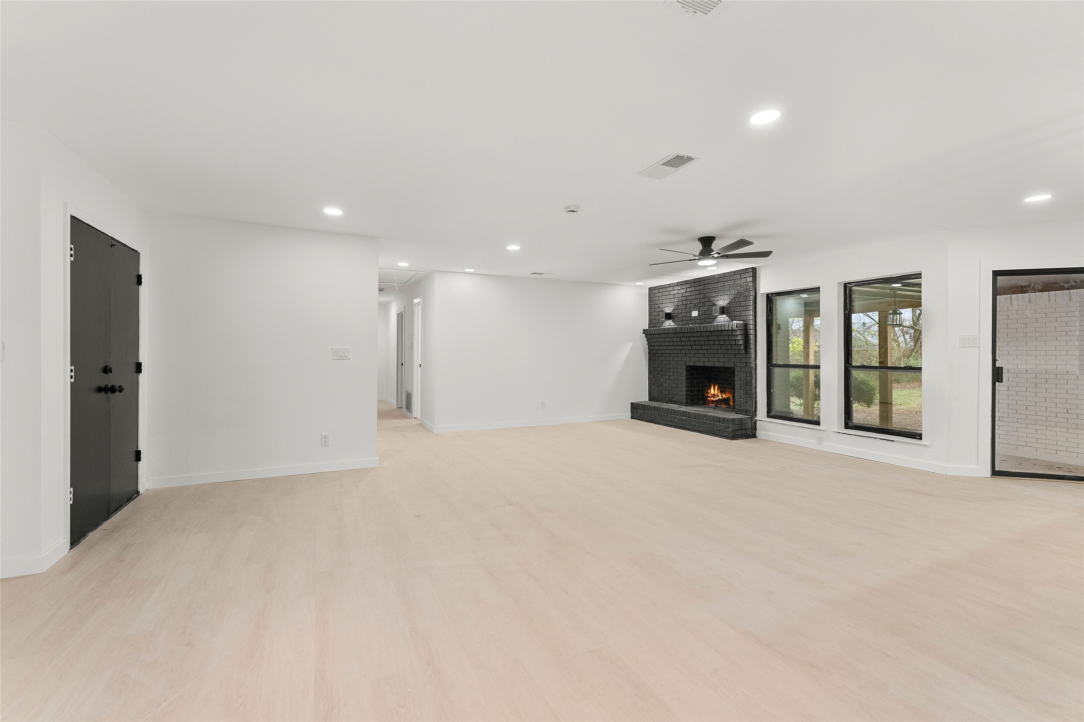 328 E Pleasant Road