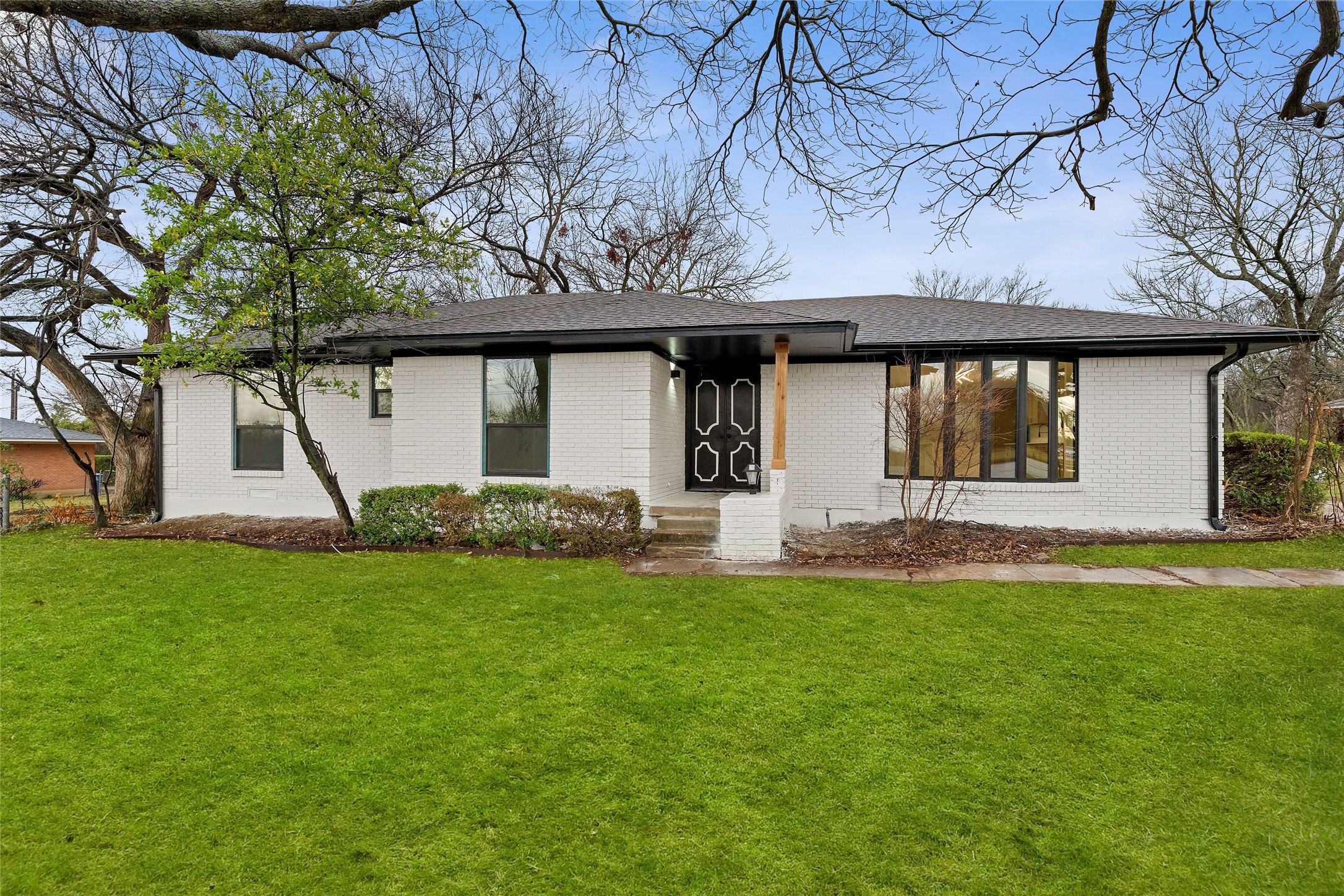 328 E Pleasant Road