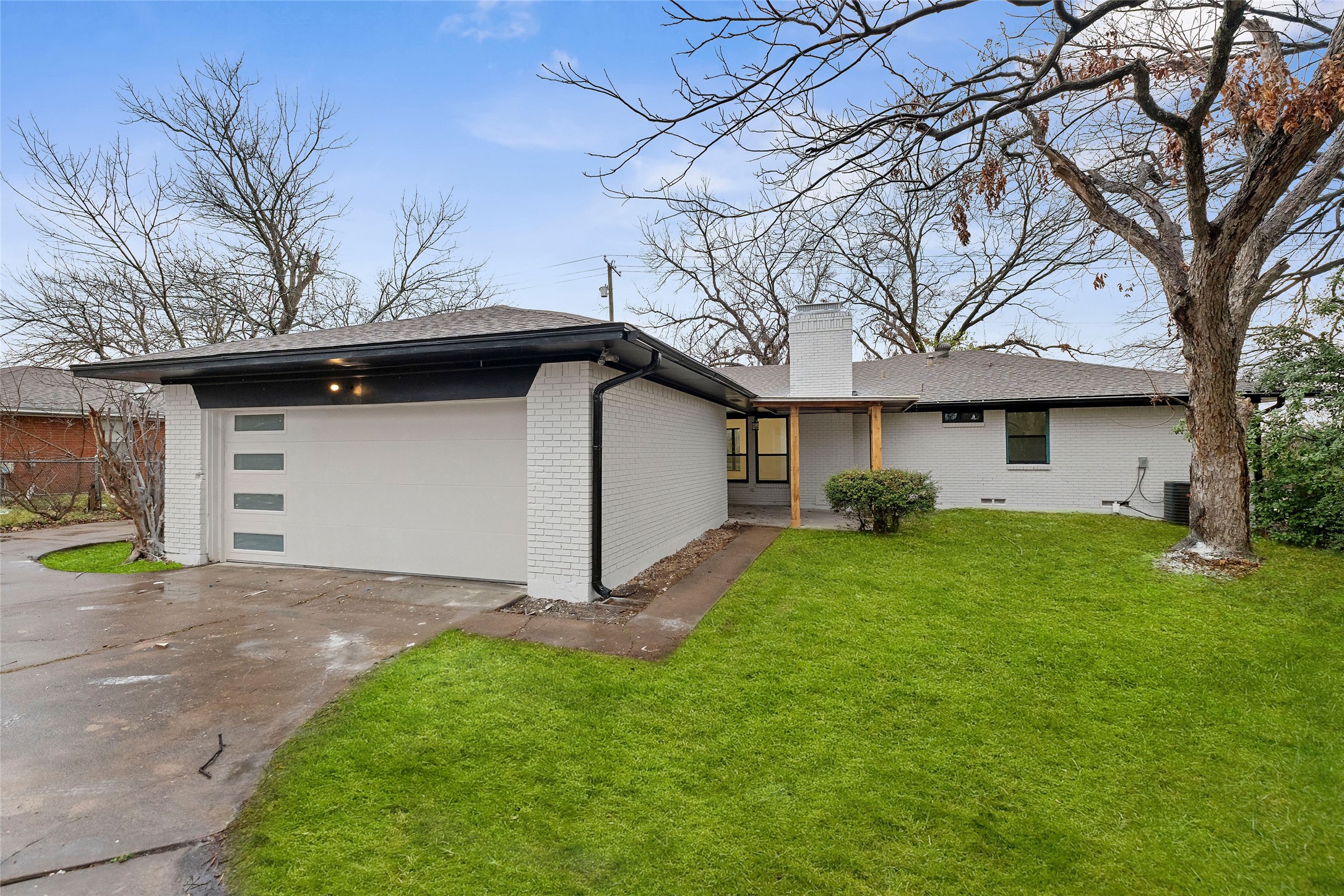 328 E Pleasant Road