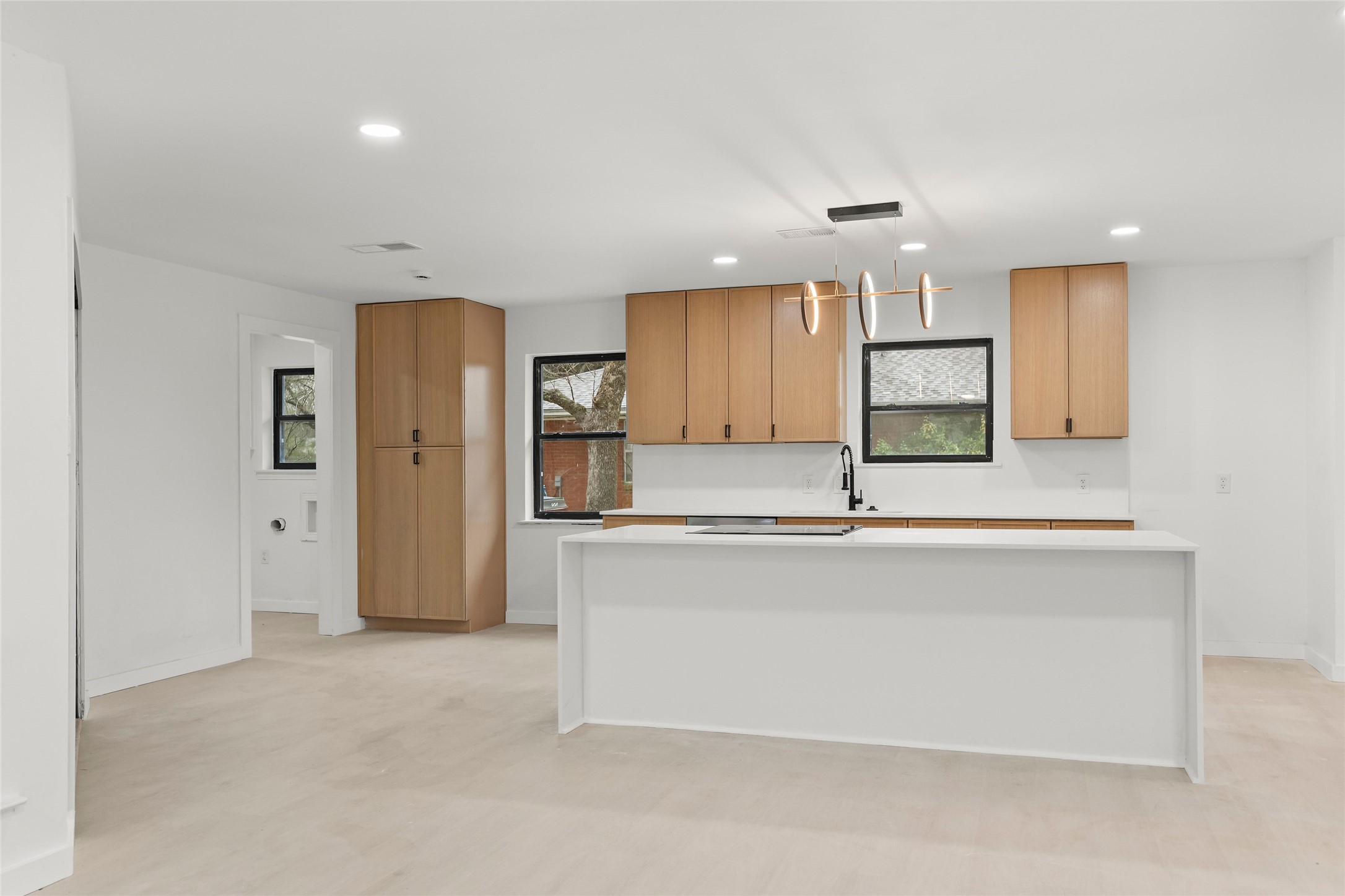 328 E Pleasant Road