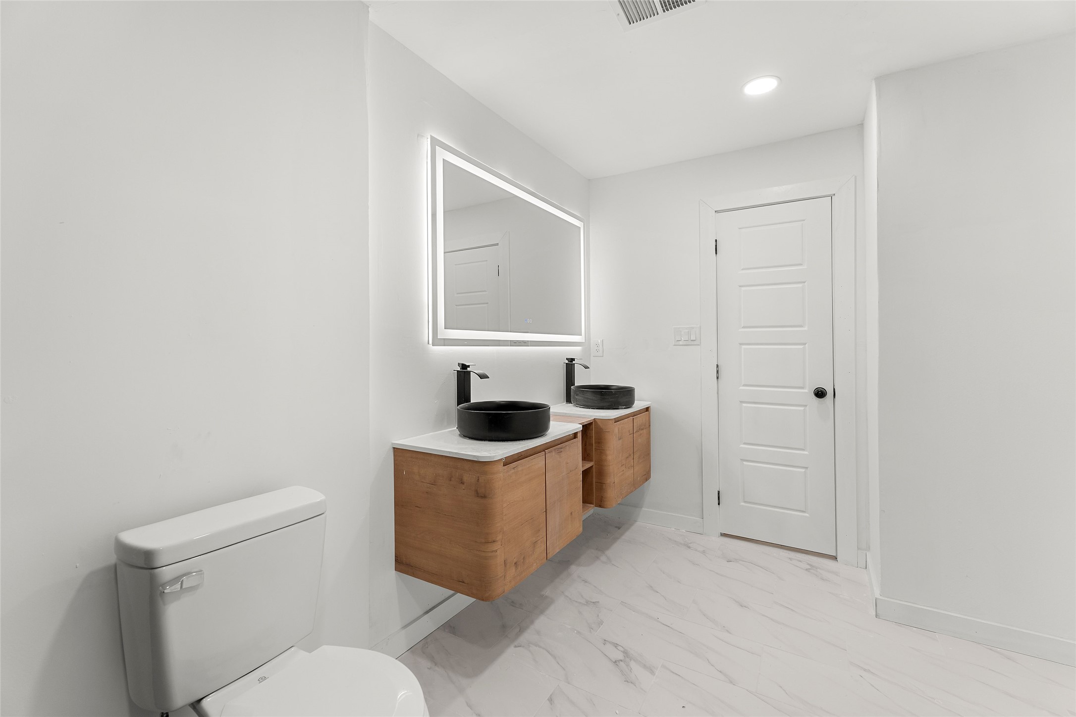 328 E Pleasant Road