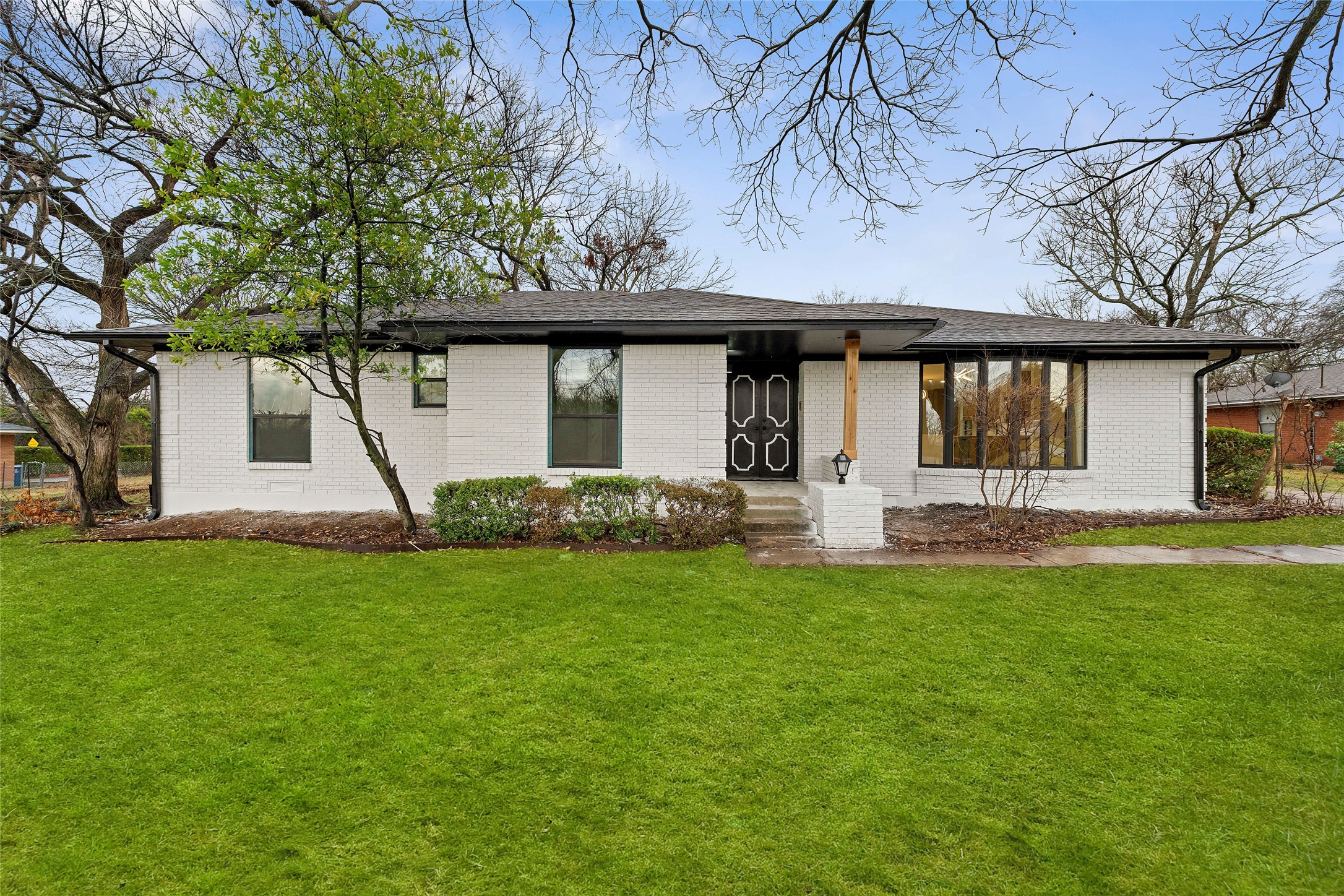 328 E Pleasant Road
