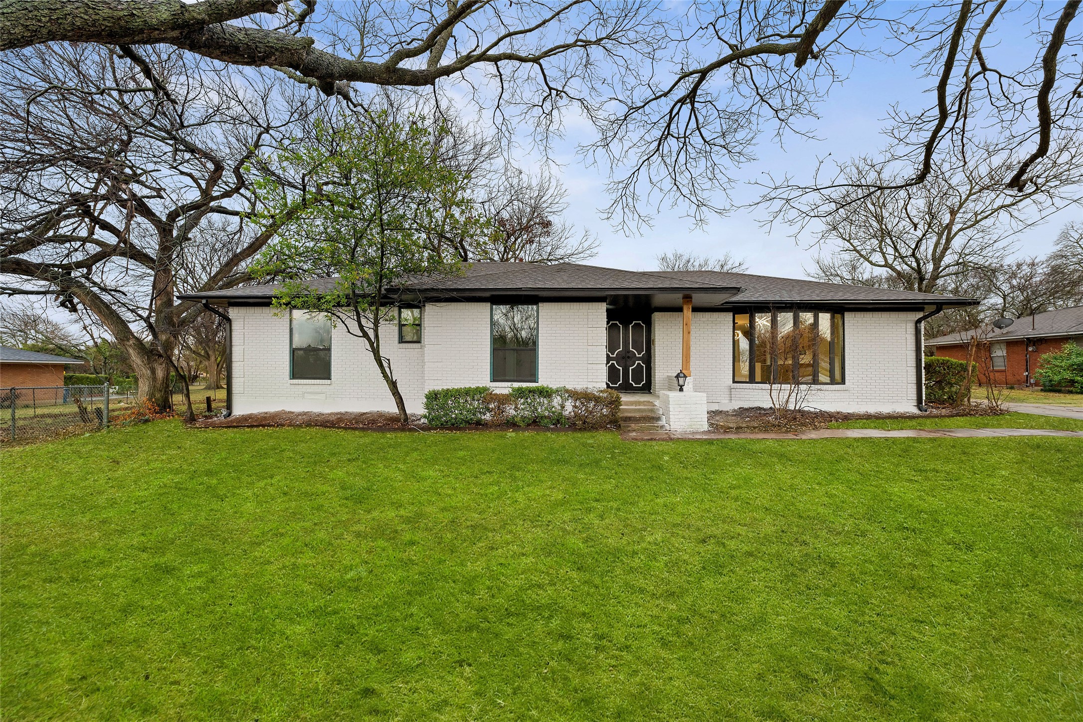 328 E Pleasant Road