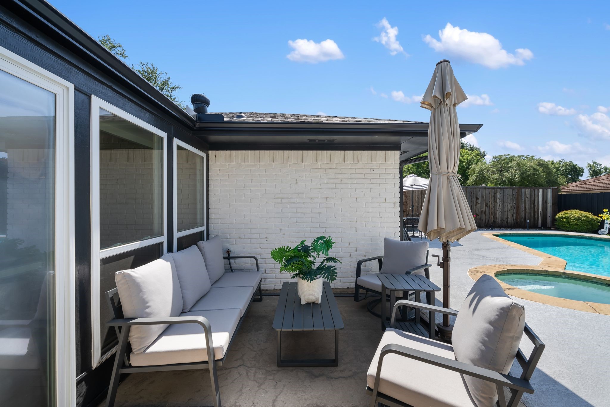 1114 Rainbow Drive