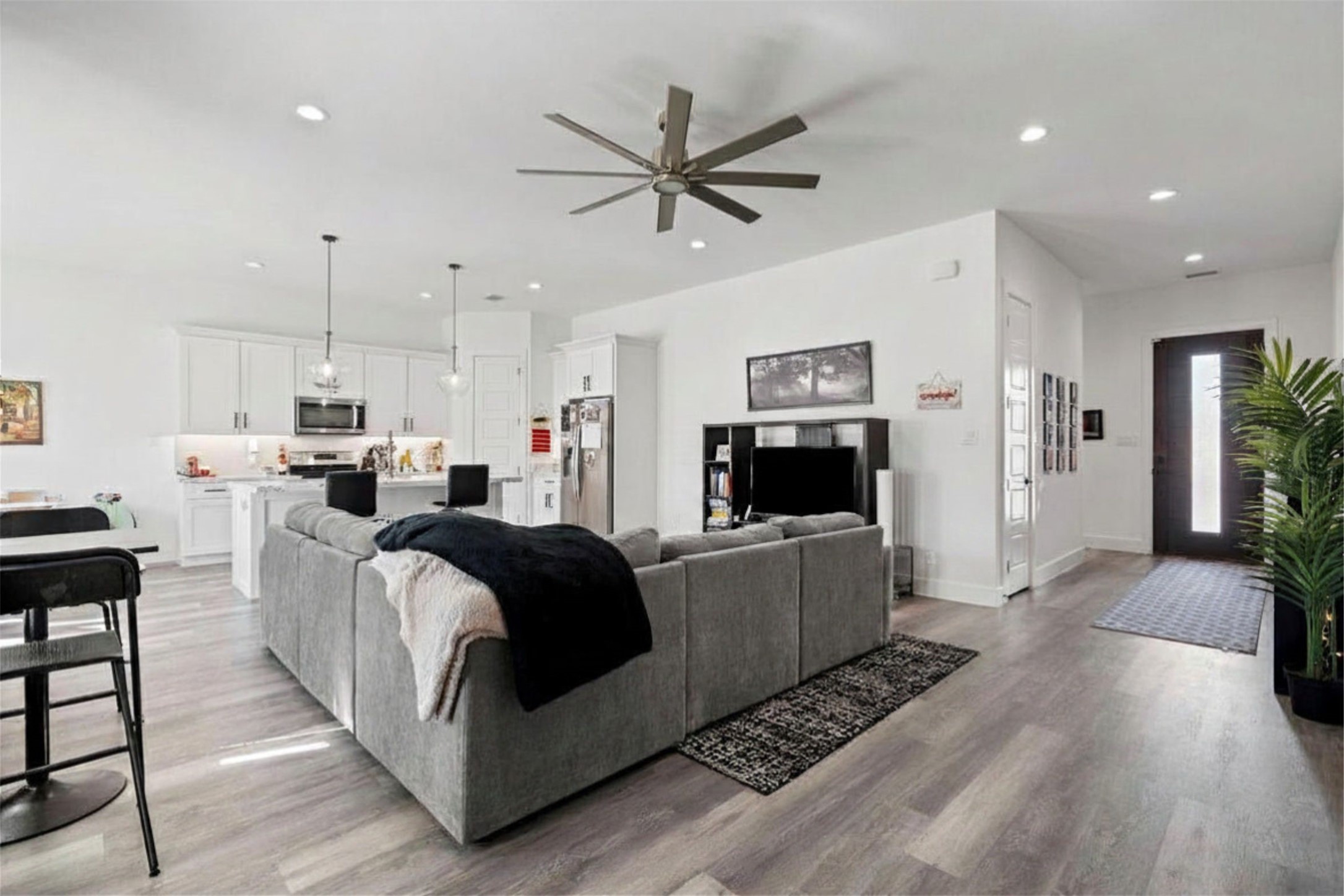 7722 Oak Garden Trail