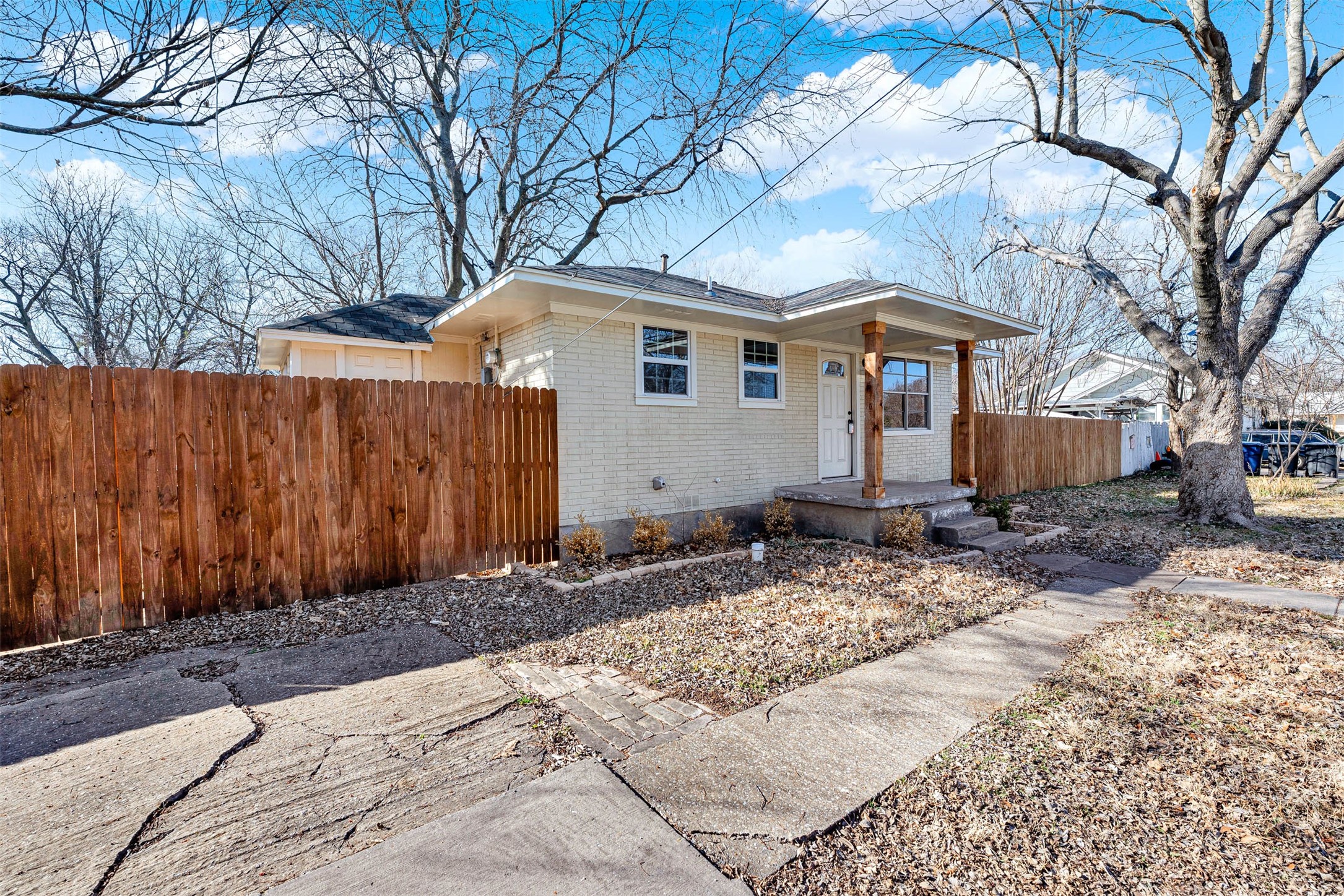 1205 N Bradley Street