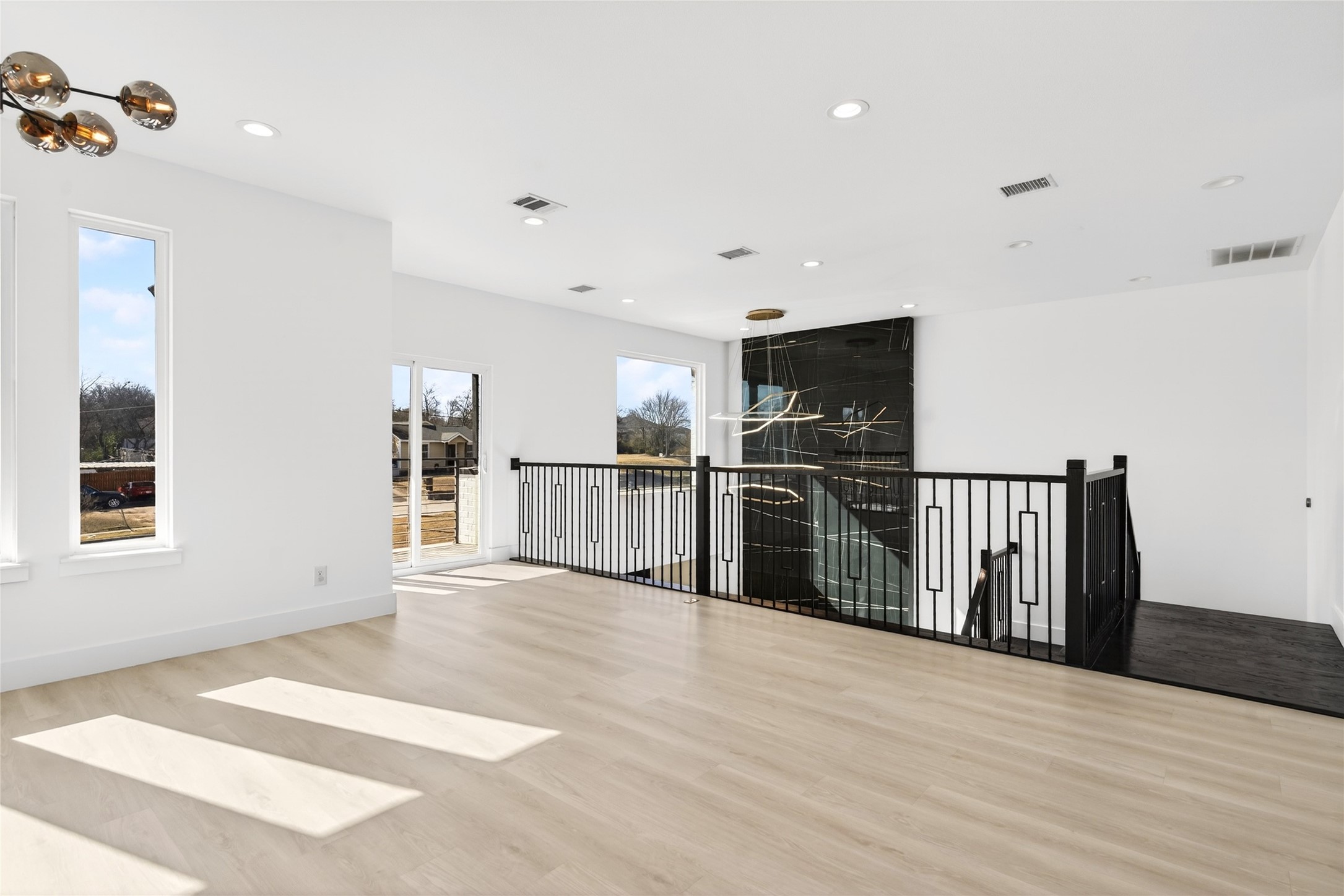 531 W Laureland Road