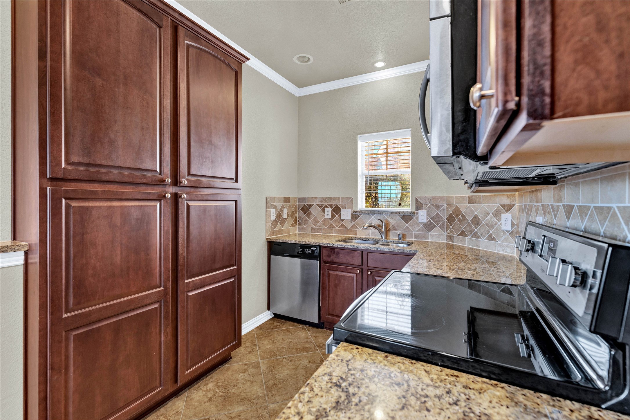 706 S Jupiter Road 905