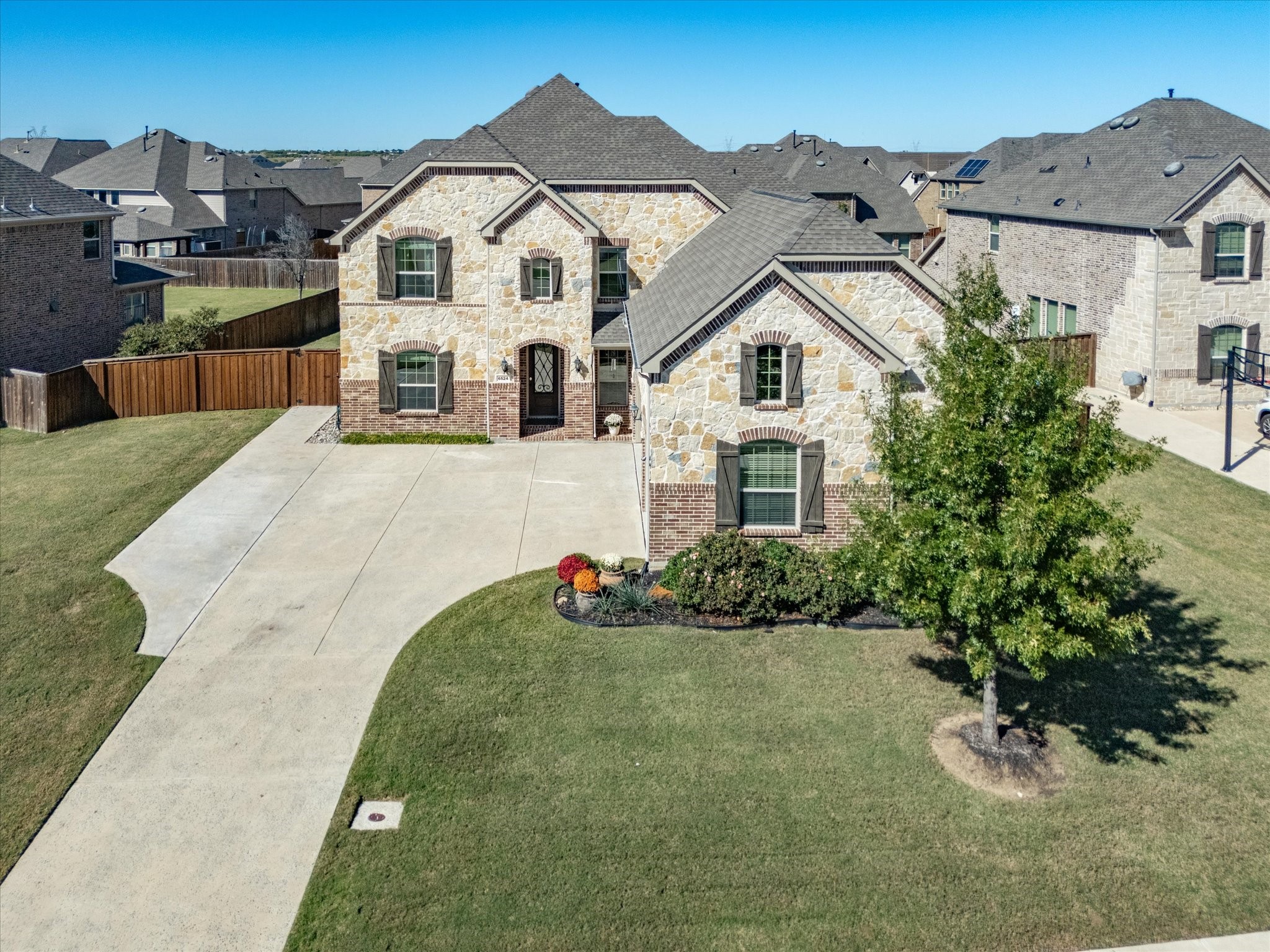 6524 Elderberry Way