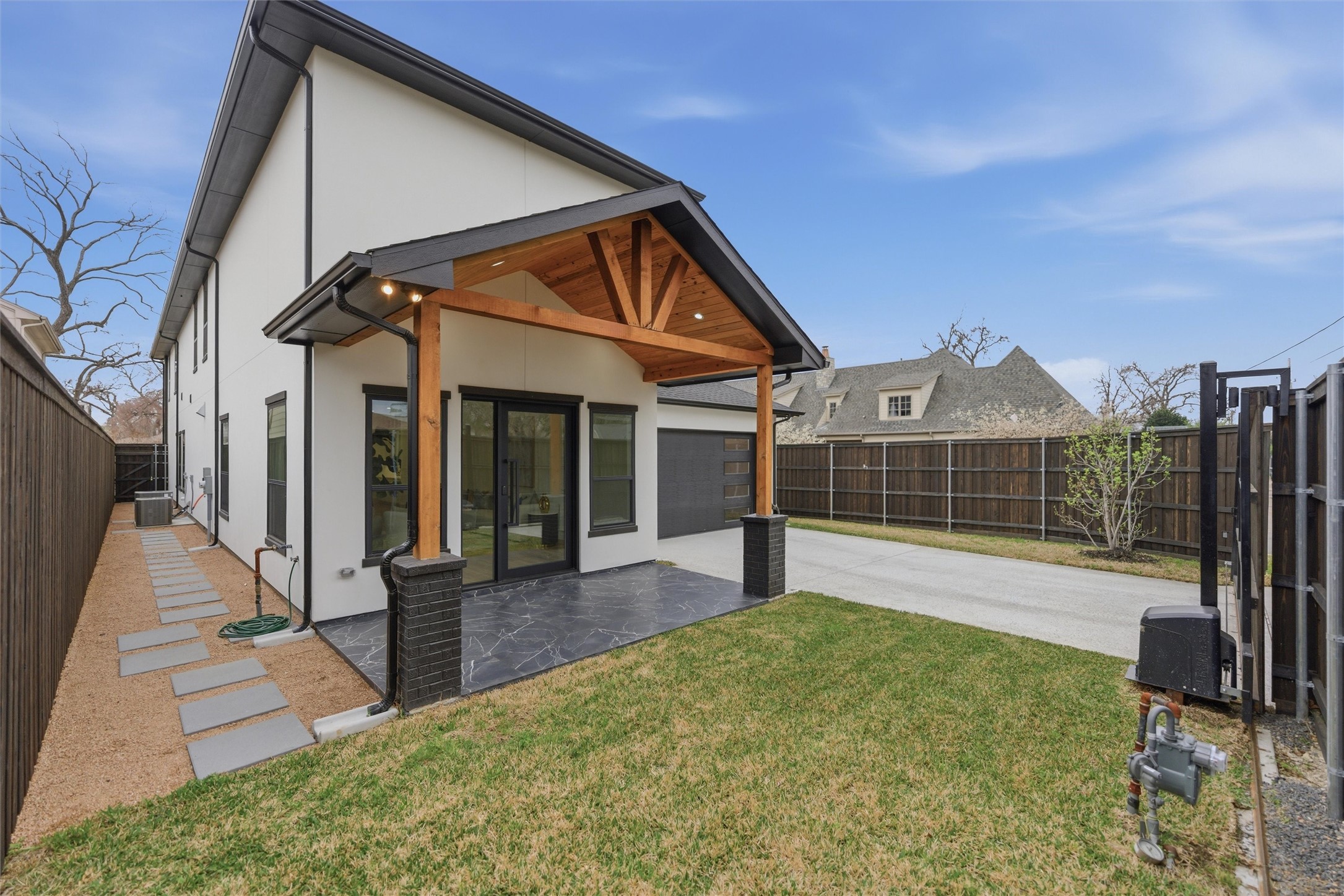 7503 Robin Road