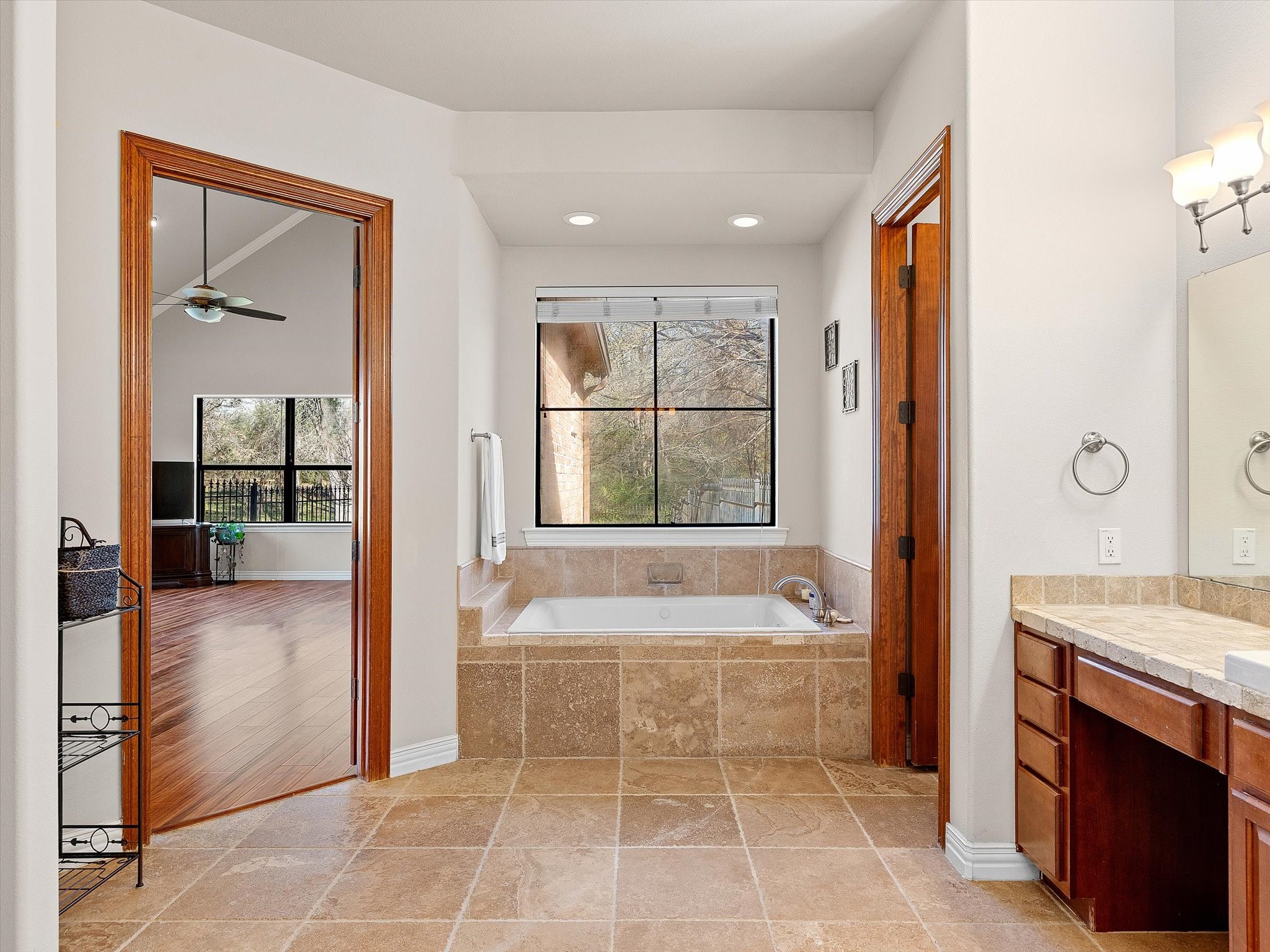 2050 E Oak Shores Drive