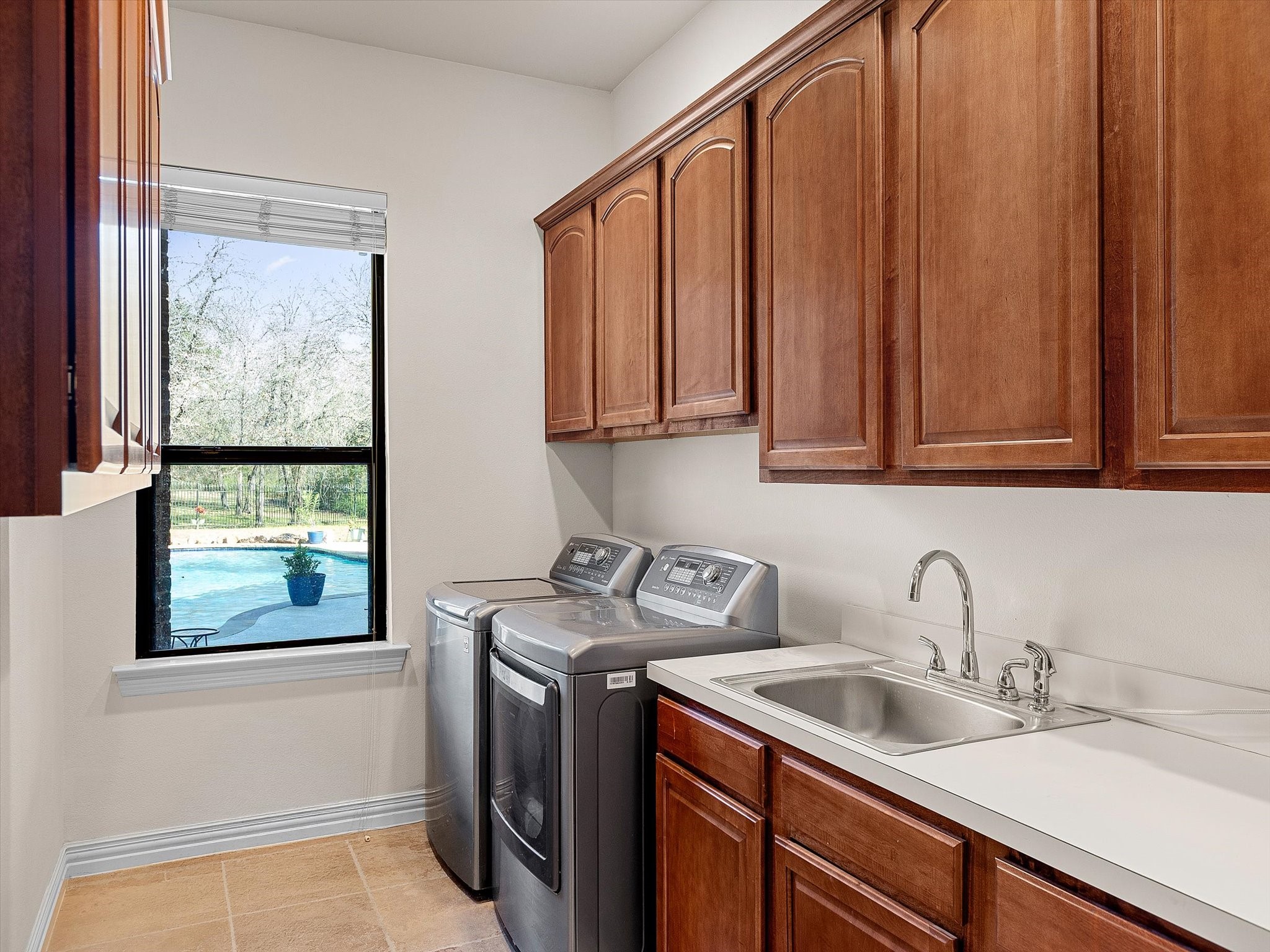 2050 E Oak Shores Drive