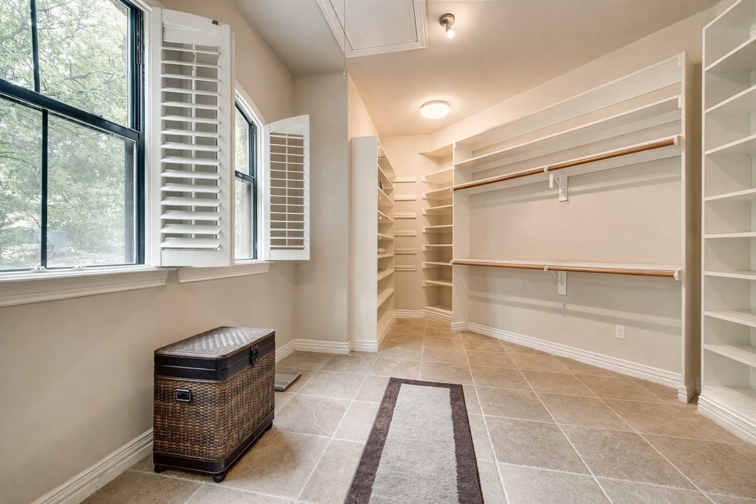 2050 E Oak Shores Drive