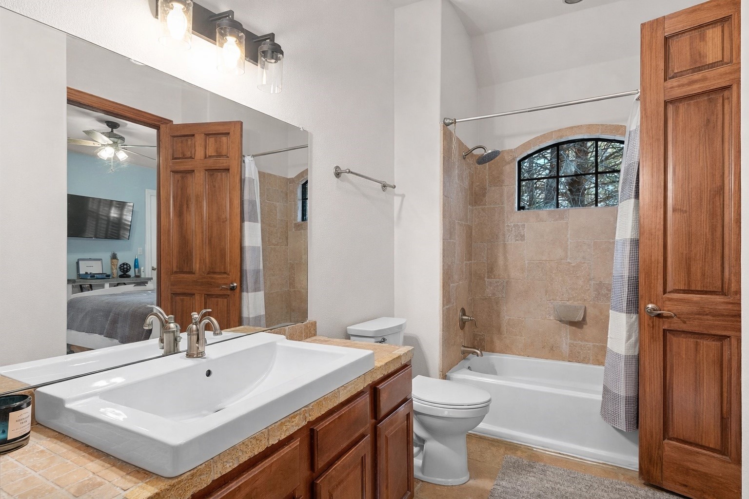 2050 E Oak Shores Drive