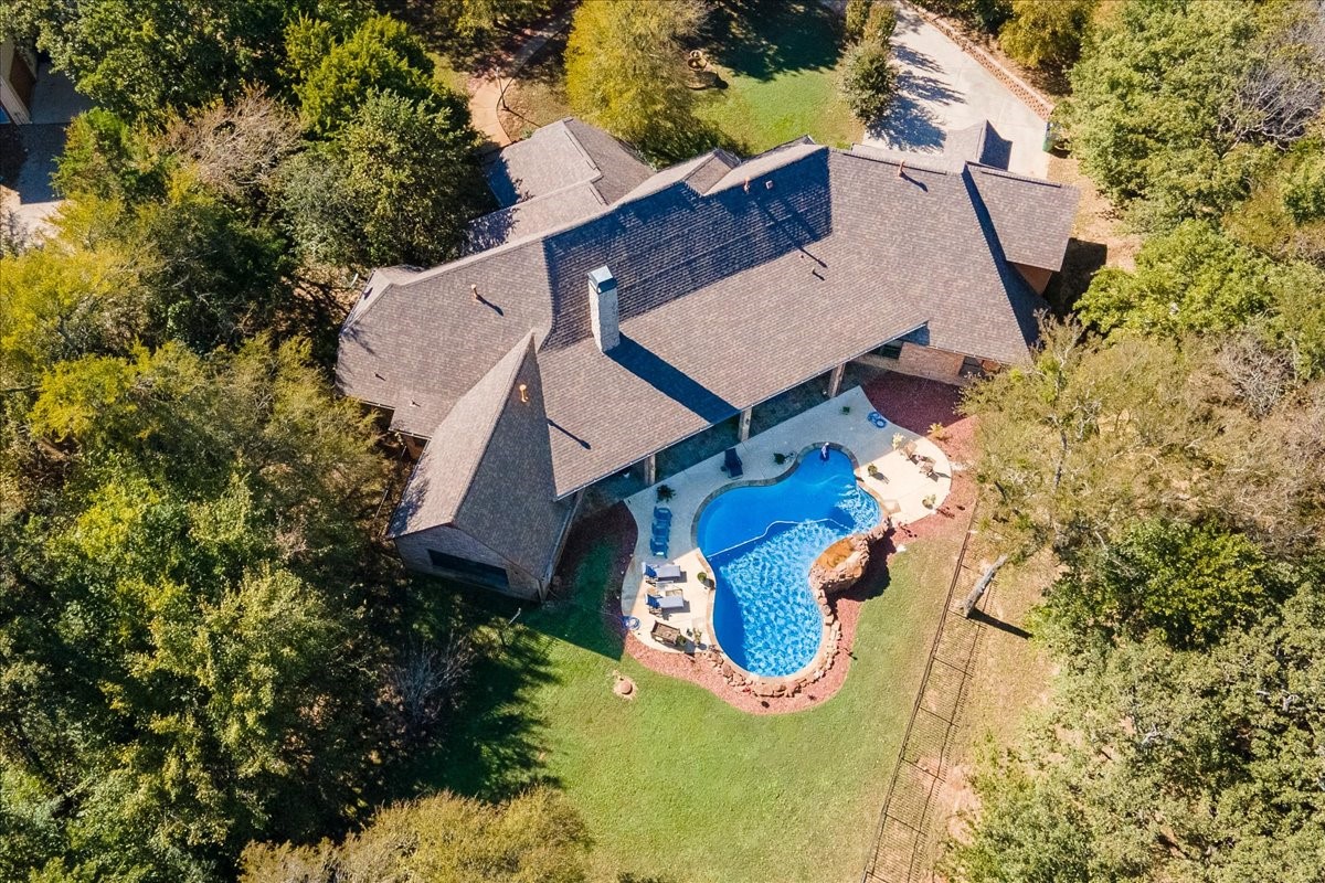 2050 E Oak Shores Drive