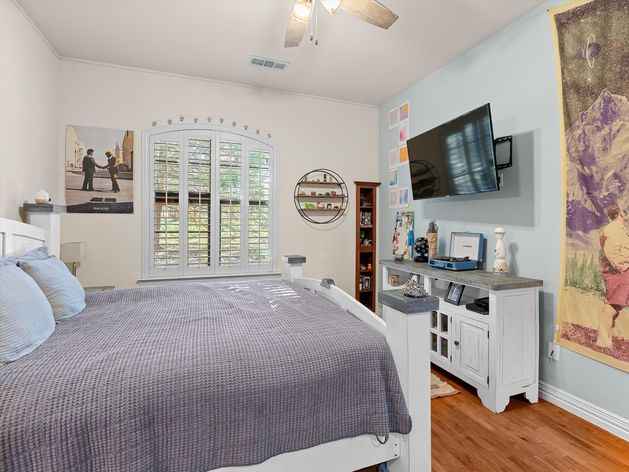 2050 E Oak Shores Drive