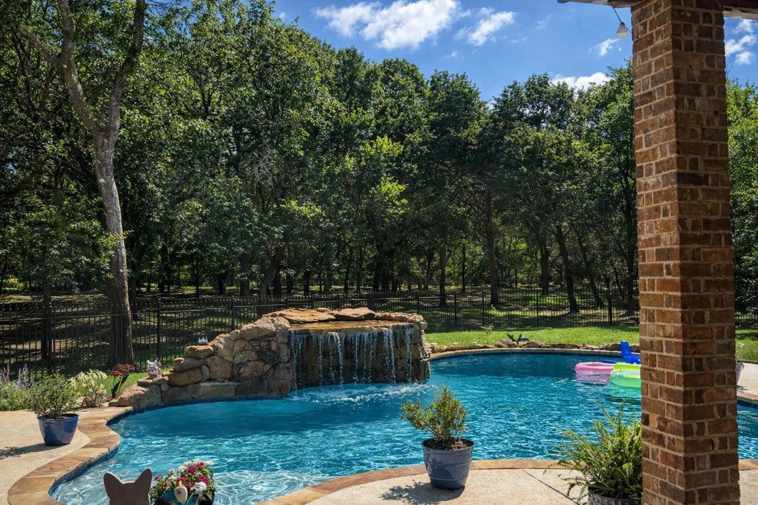 2050 E Oak Shores Drive