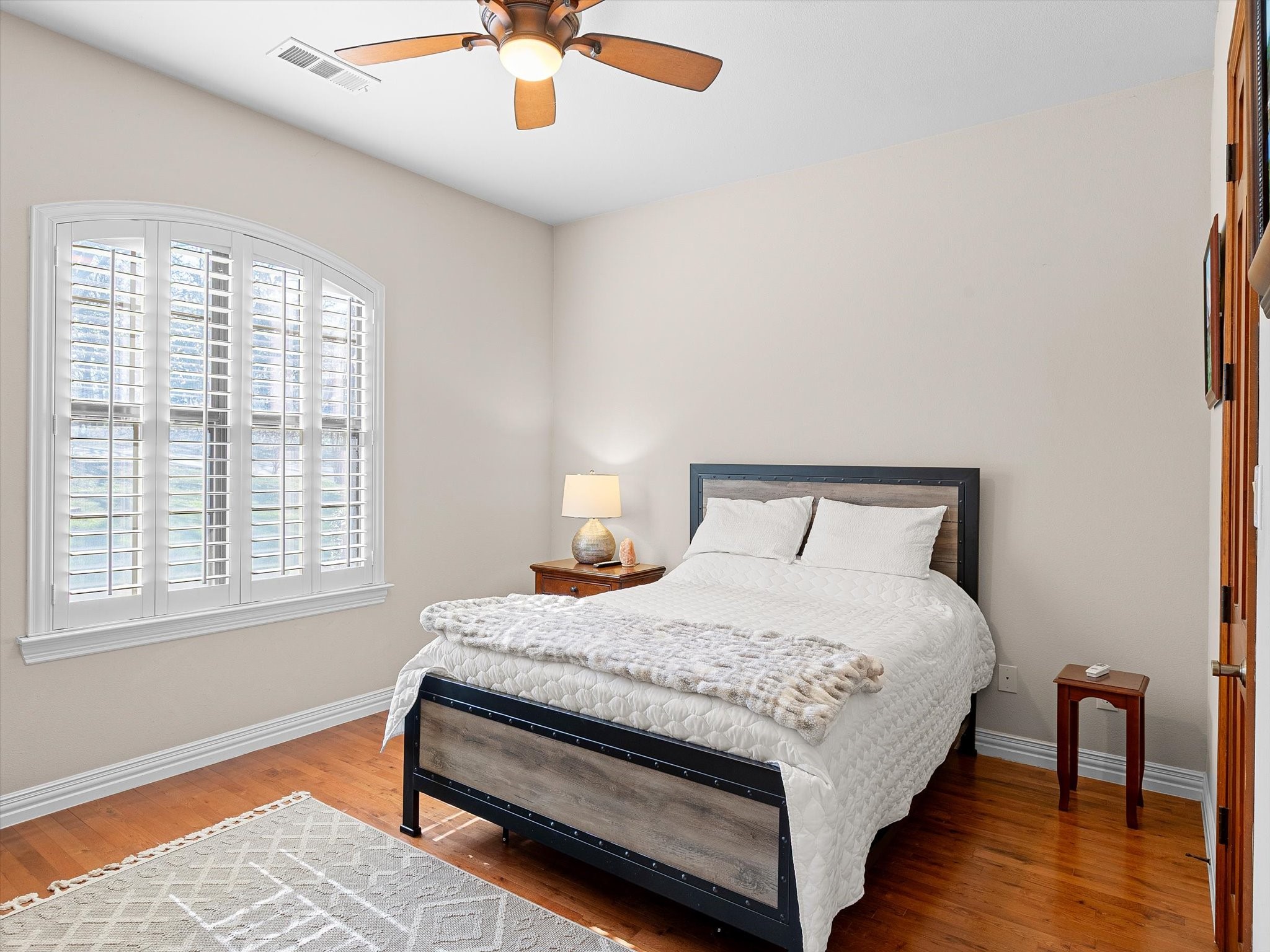 2050 E Oak Shores Drive