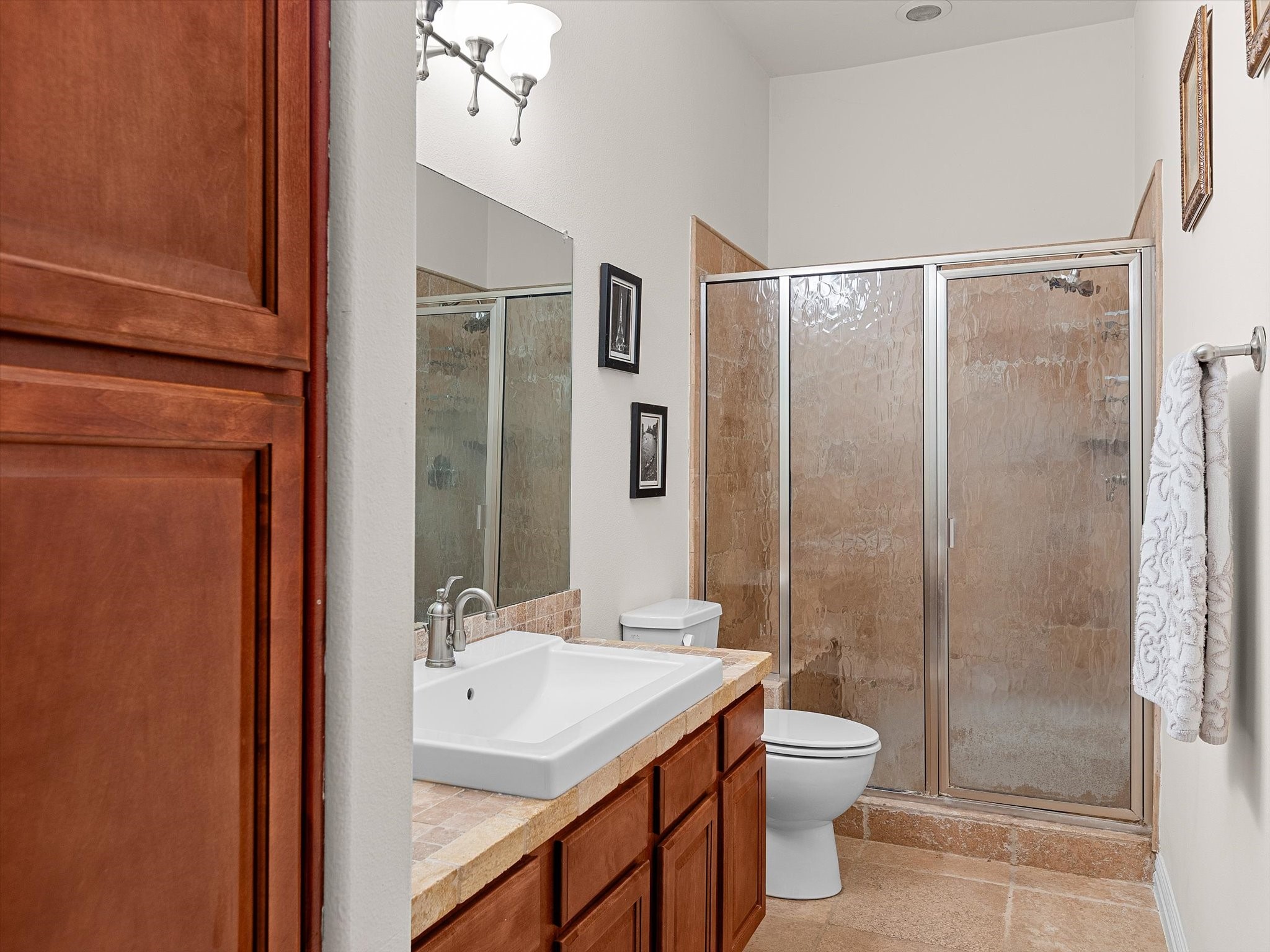 2050 E Oak Shores Drive