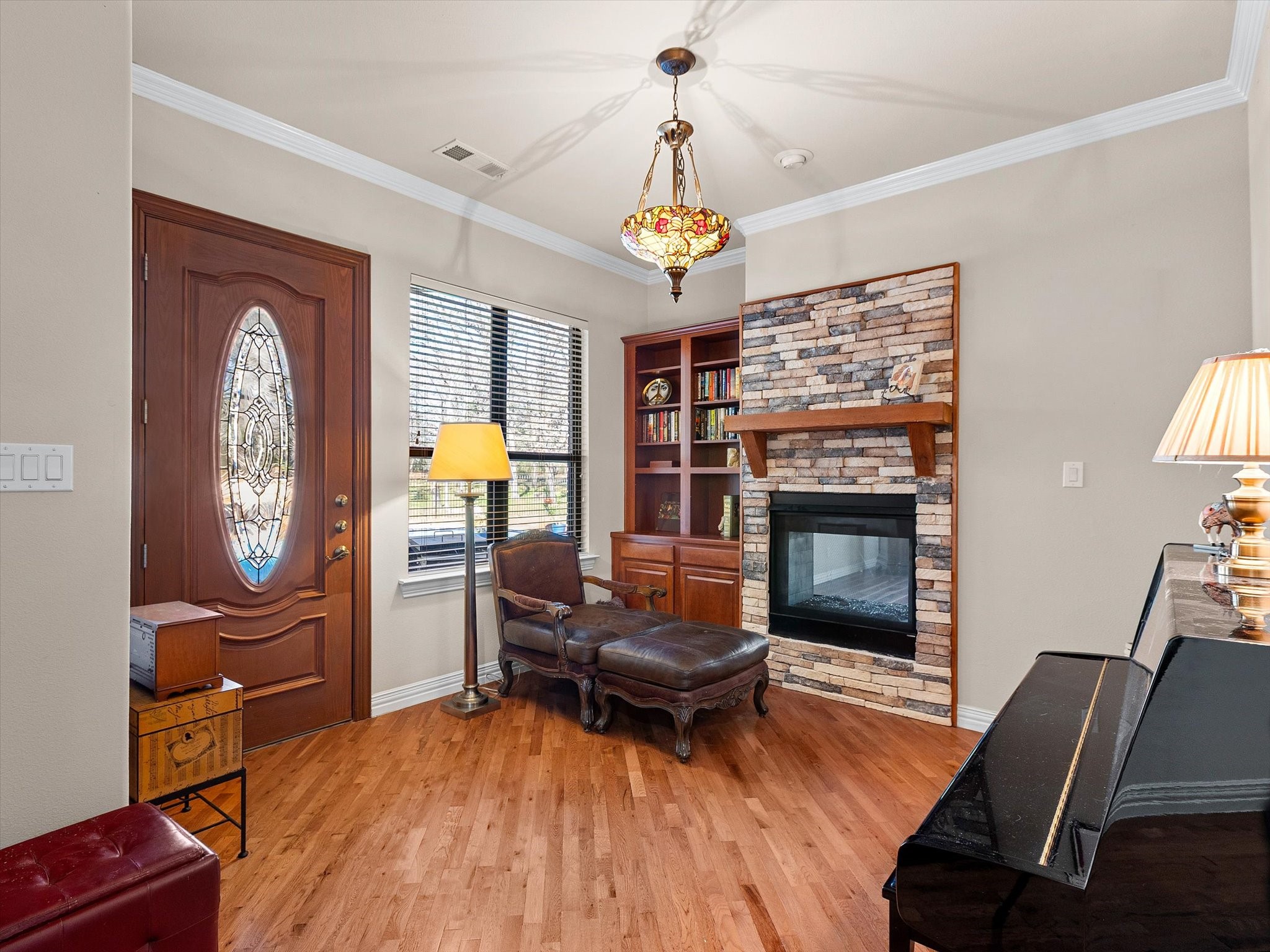 2050 E Oak Shores Drive