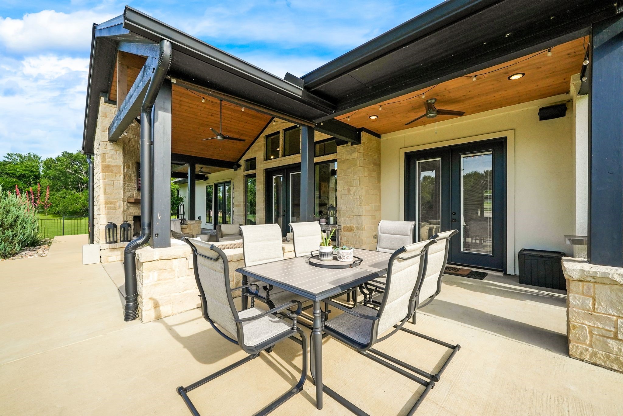 2100 Lake Crest Lane