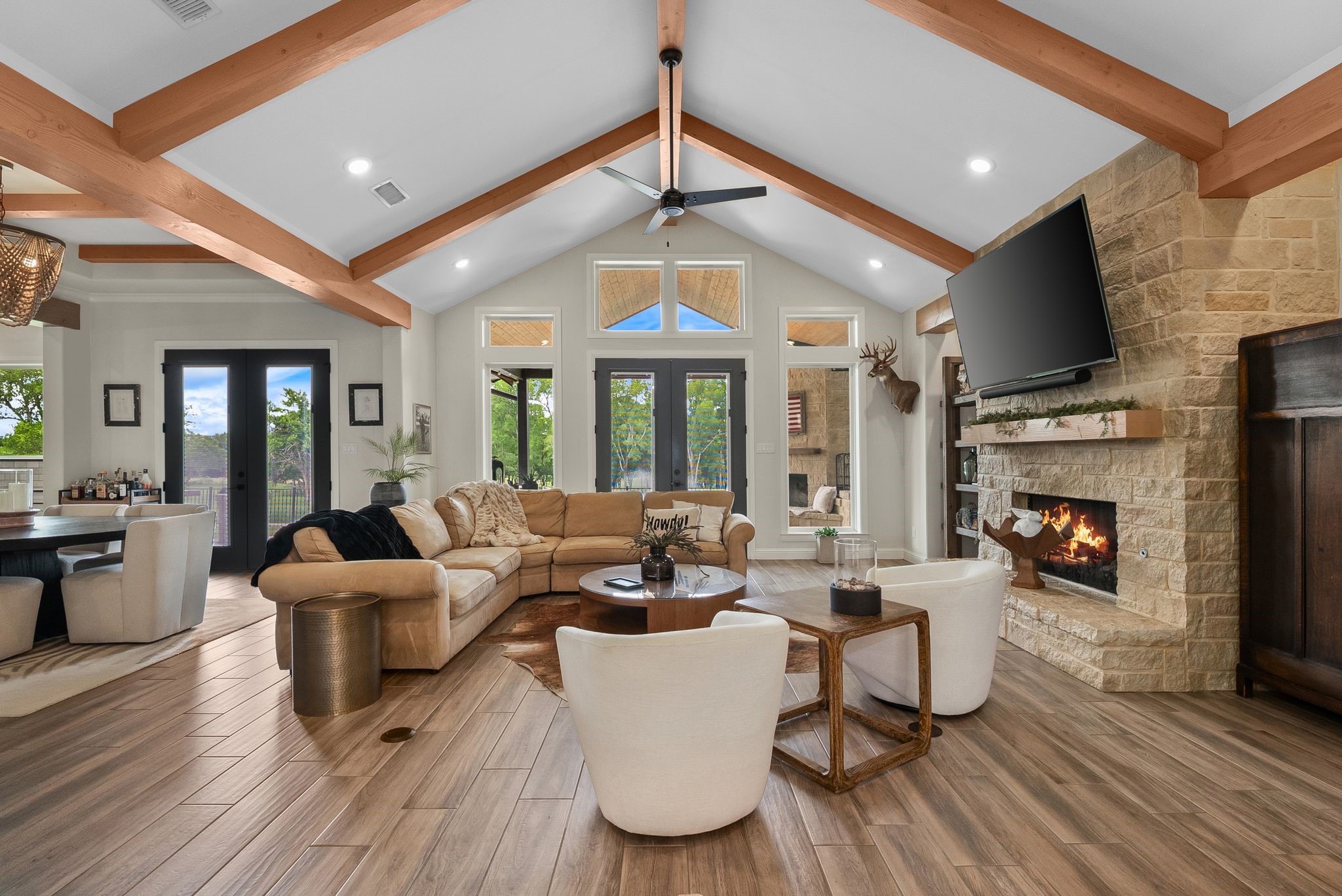 2100 Lake Crest Lane