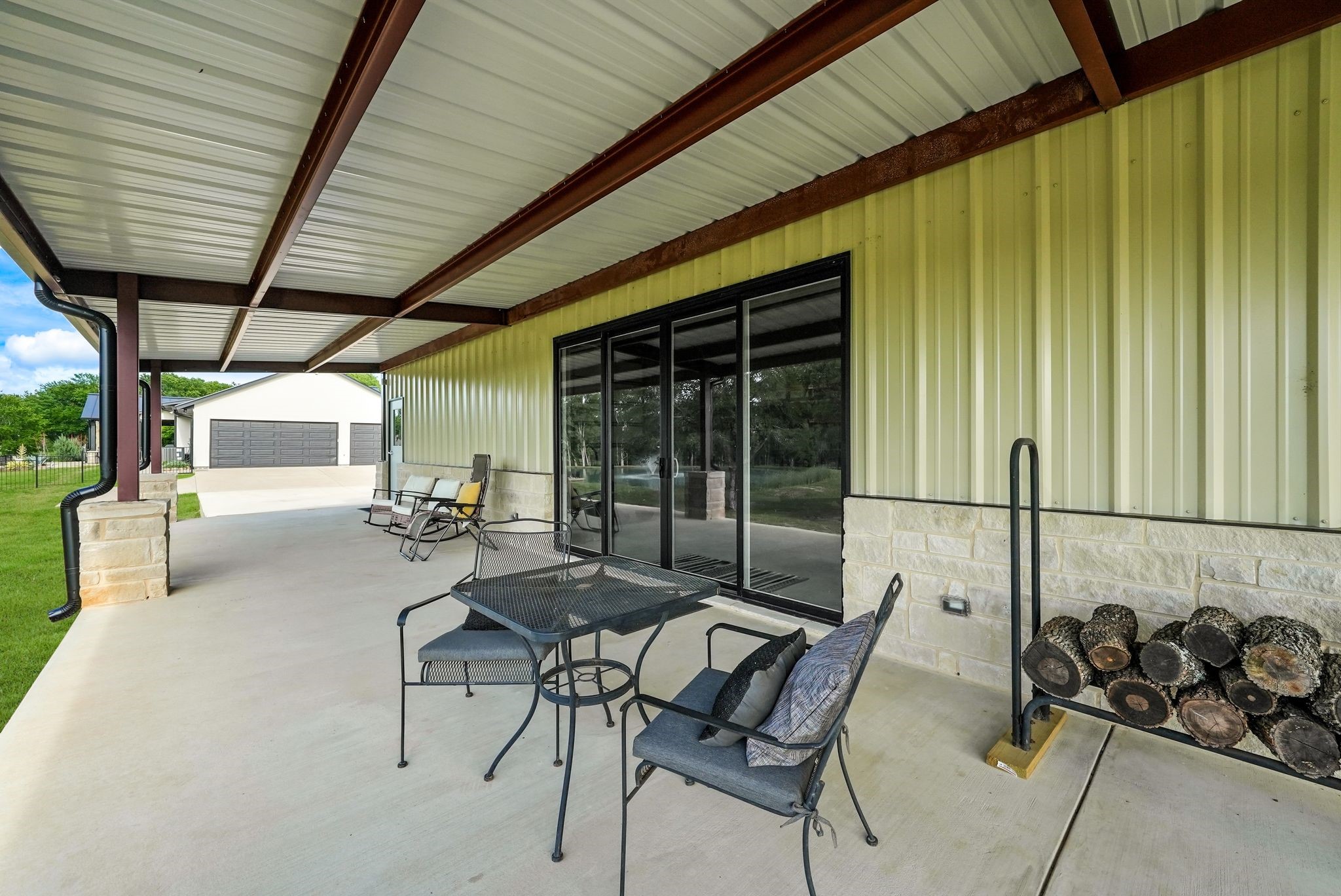 2100 Lake Crest Lane