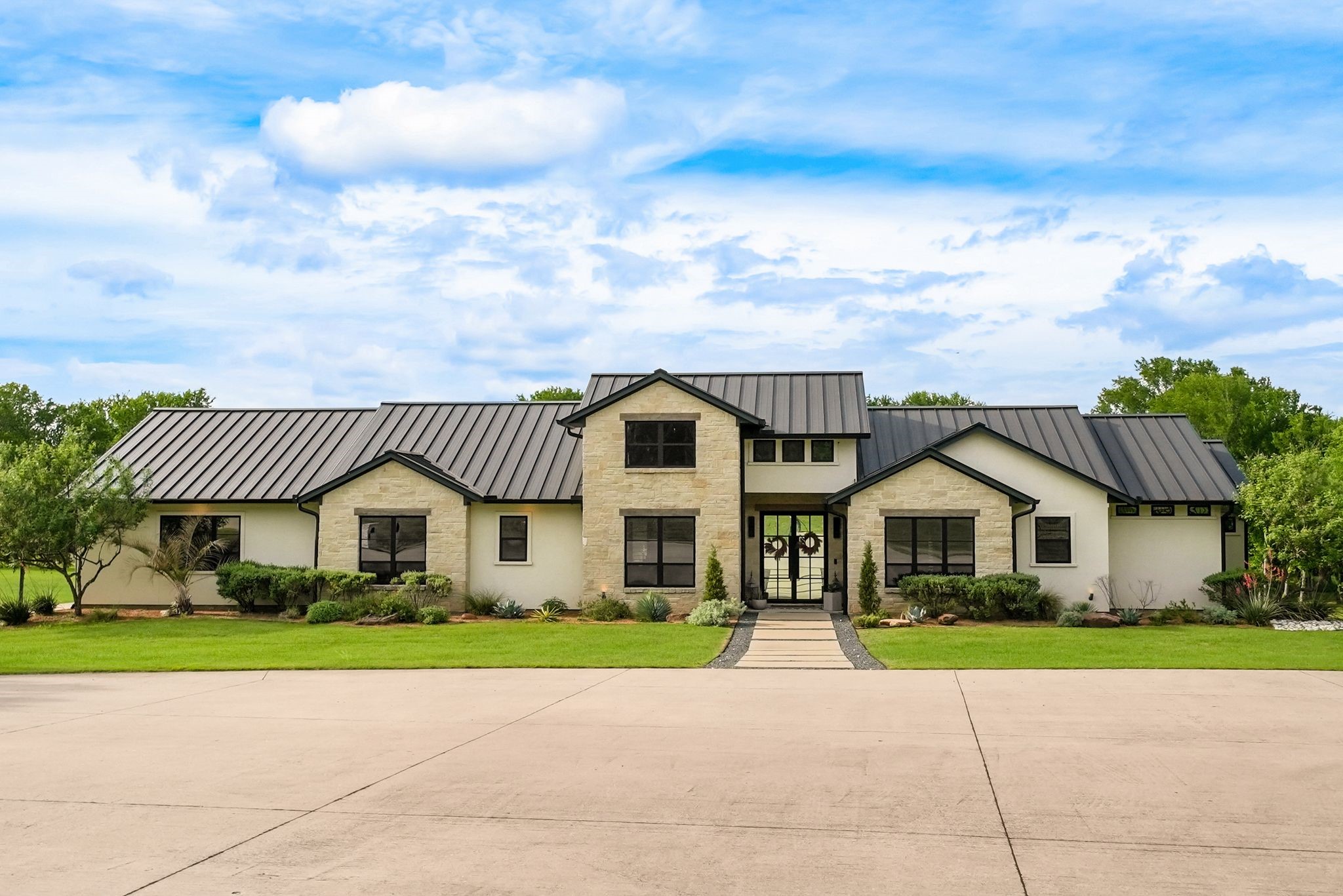 2100 Lake Crest Lane