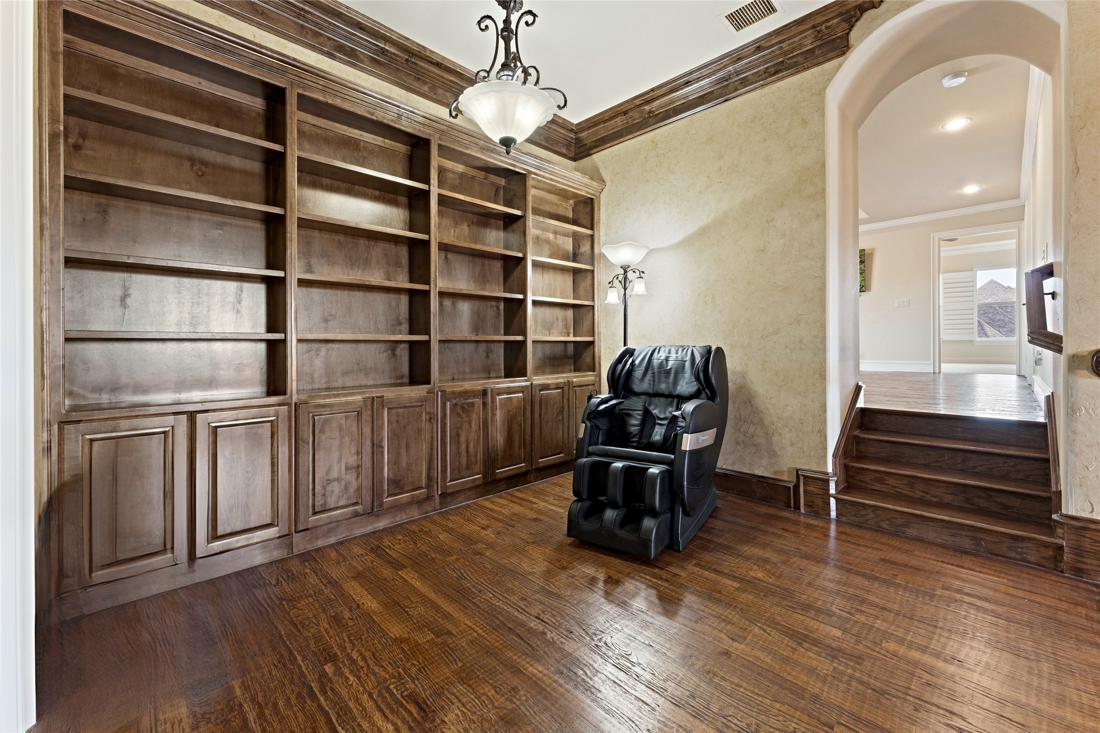 1061 Kingsbridge Lane